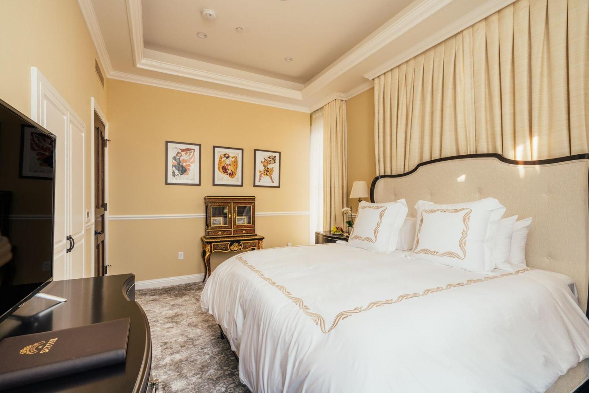 Suite with City View