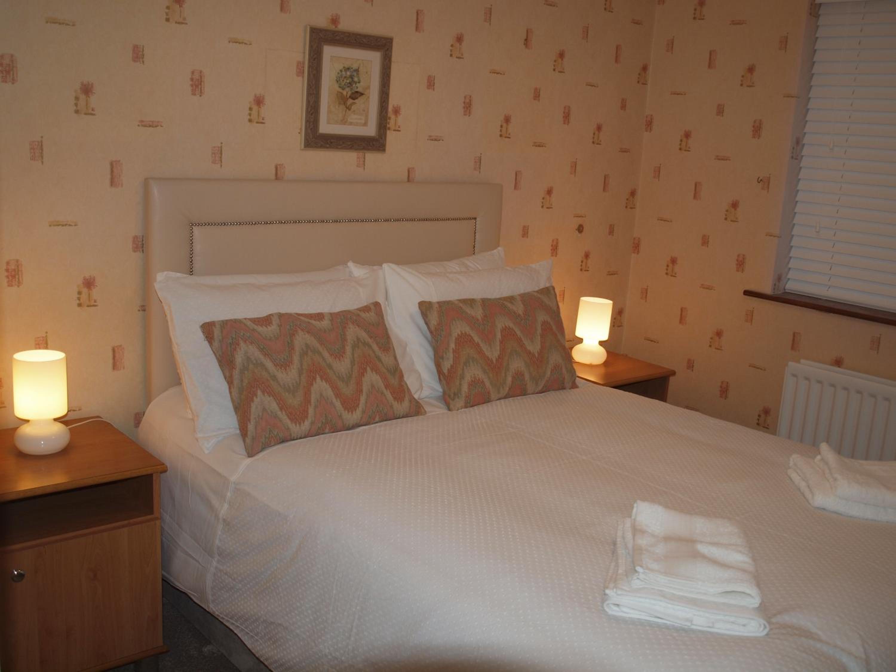 Double Room with Private adjacent Bathroom - Photo 5