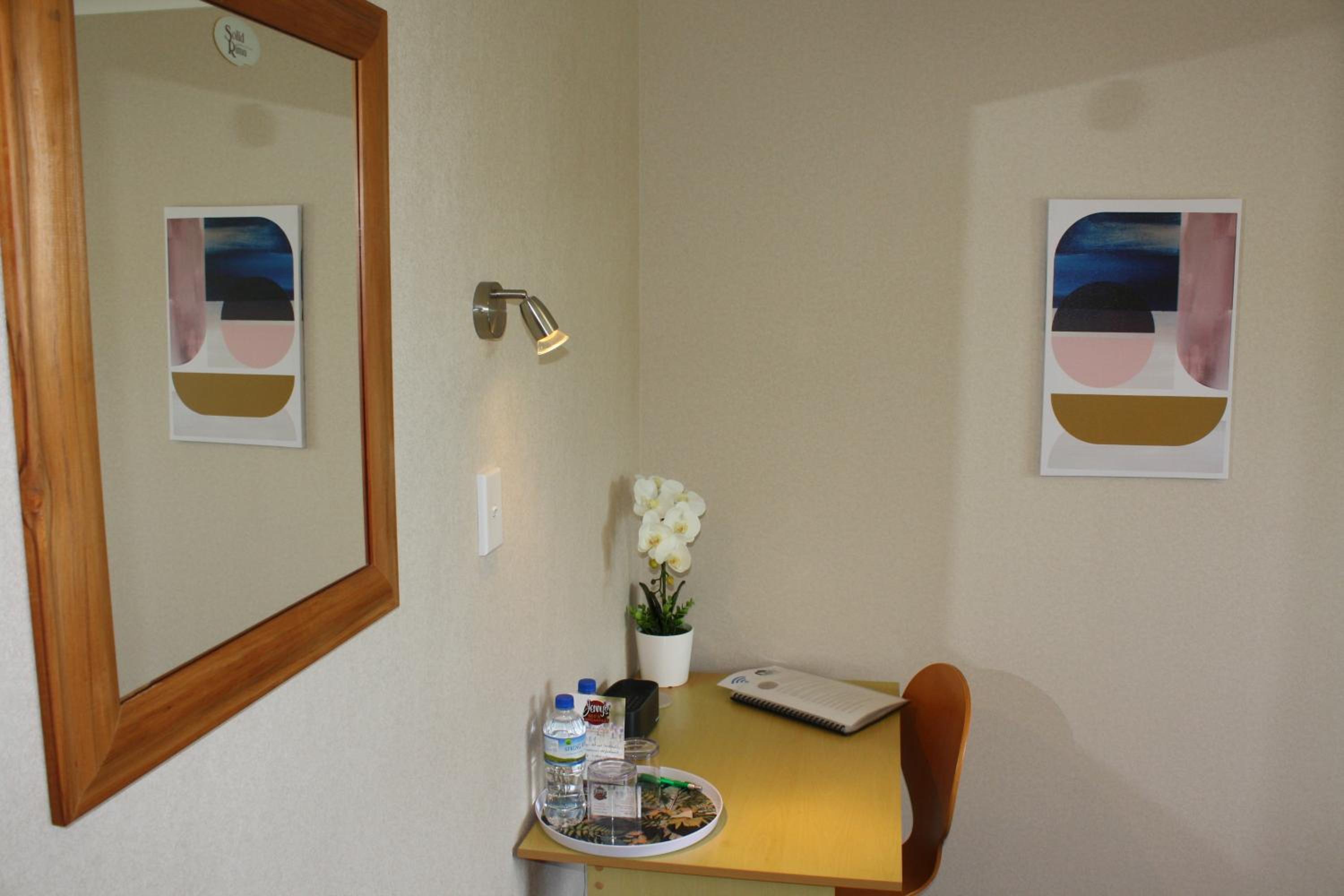 Queen Room with Garden View photo 3