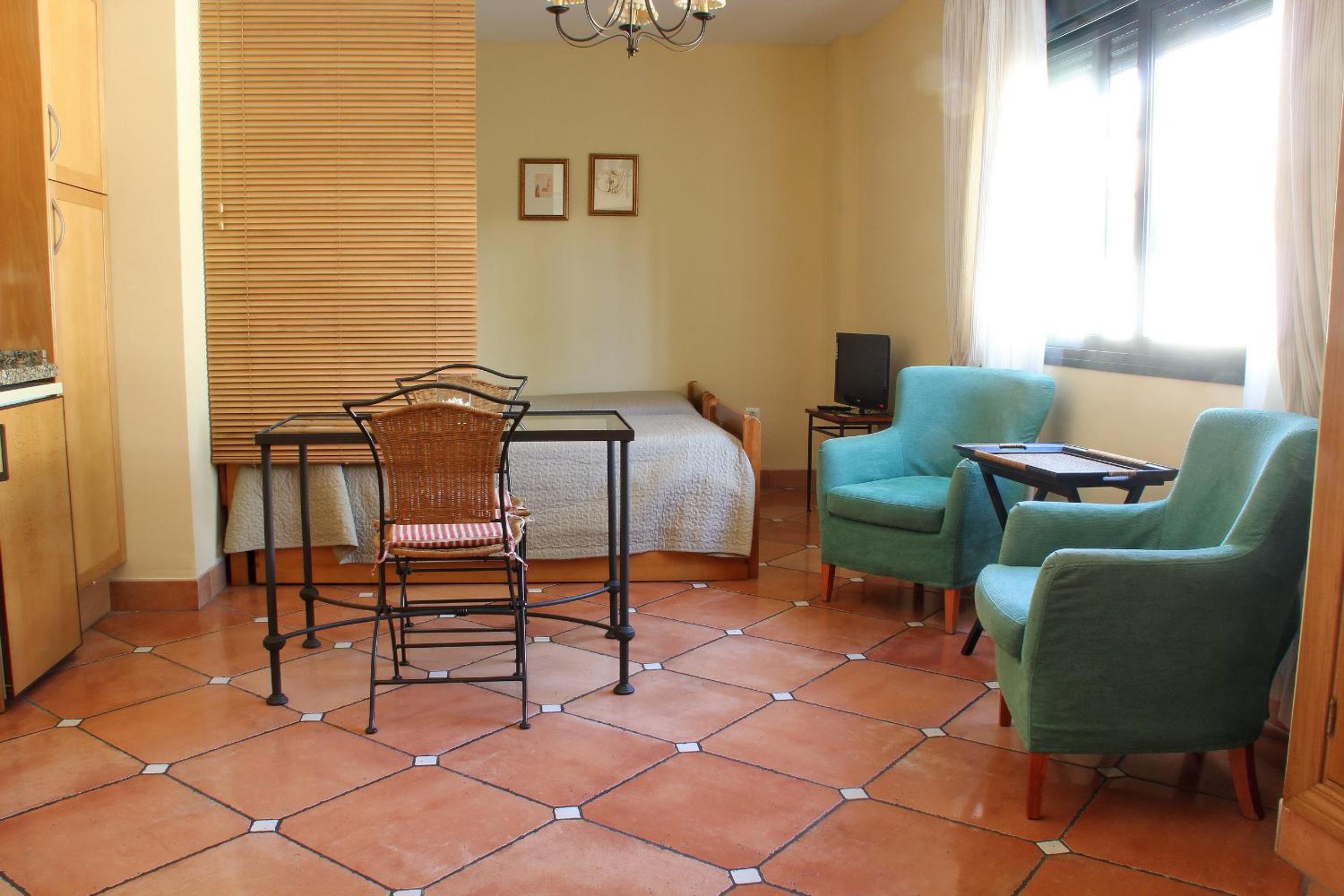Ground-Floor Studio photo 2