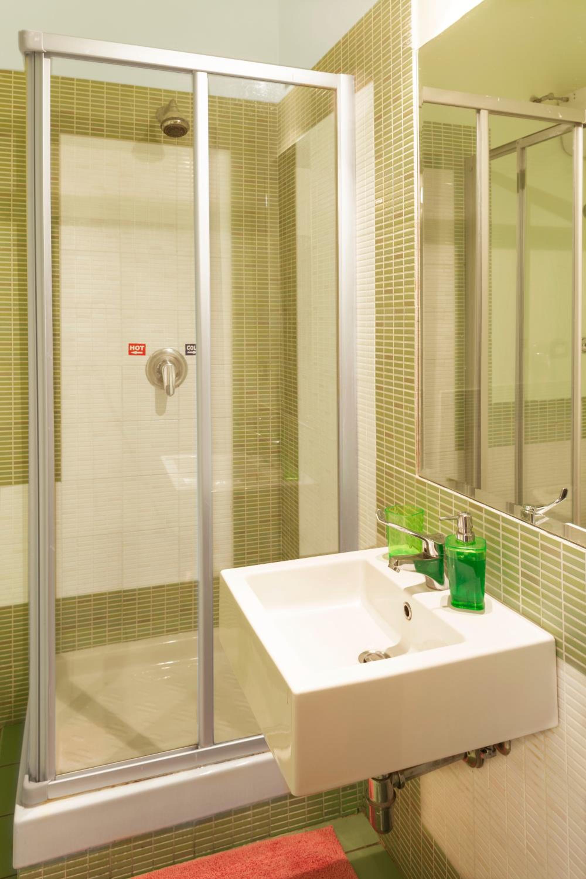Twin Room with Bathroom photo 2