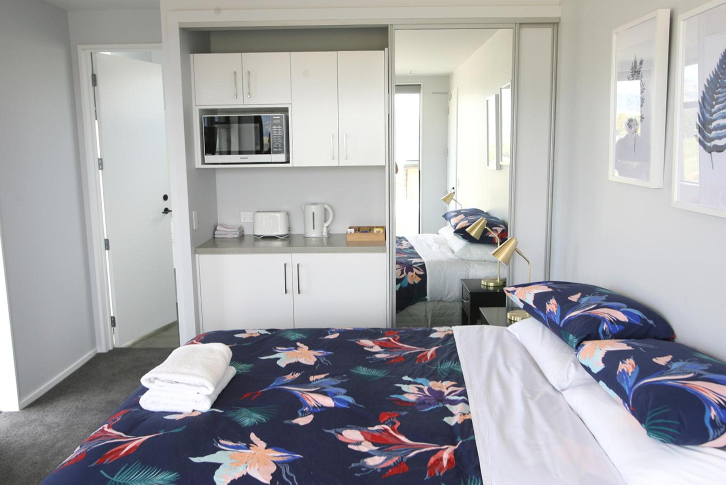 Downstairs Studio Apartment photo 3