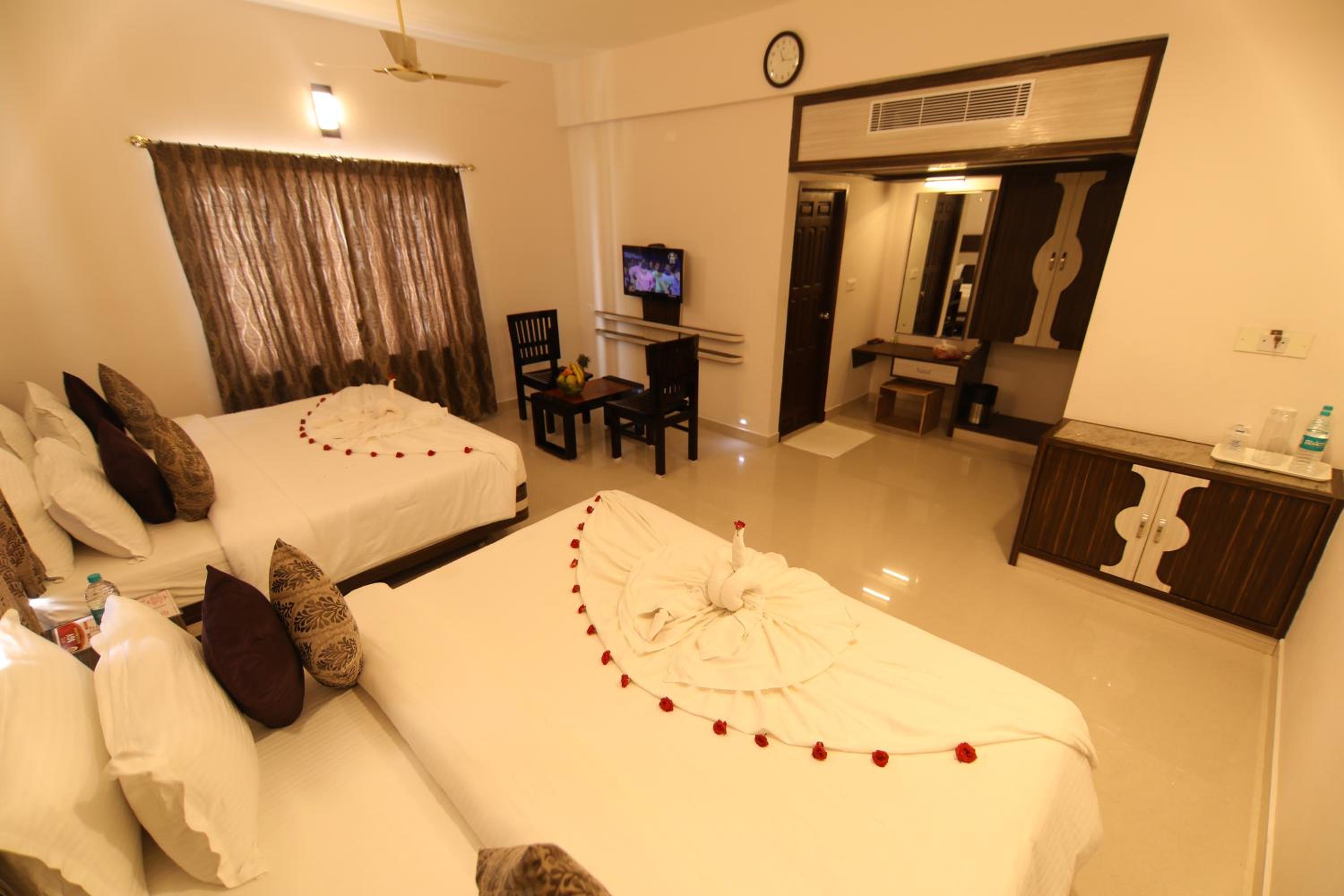 Deluxe Quadruple Room - Photo 6