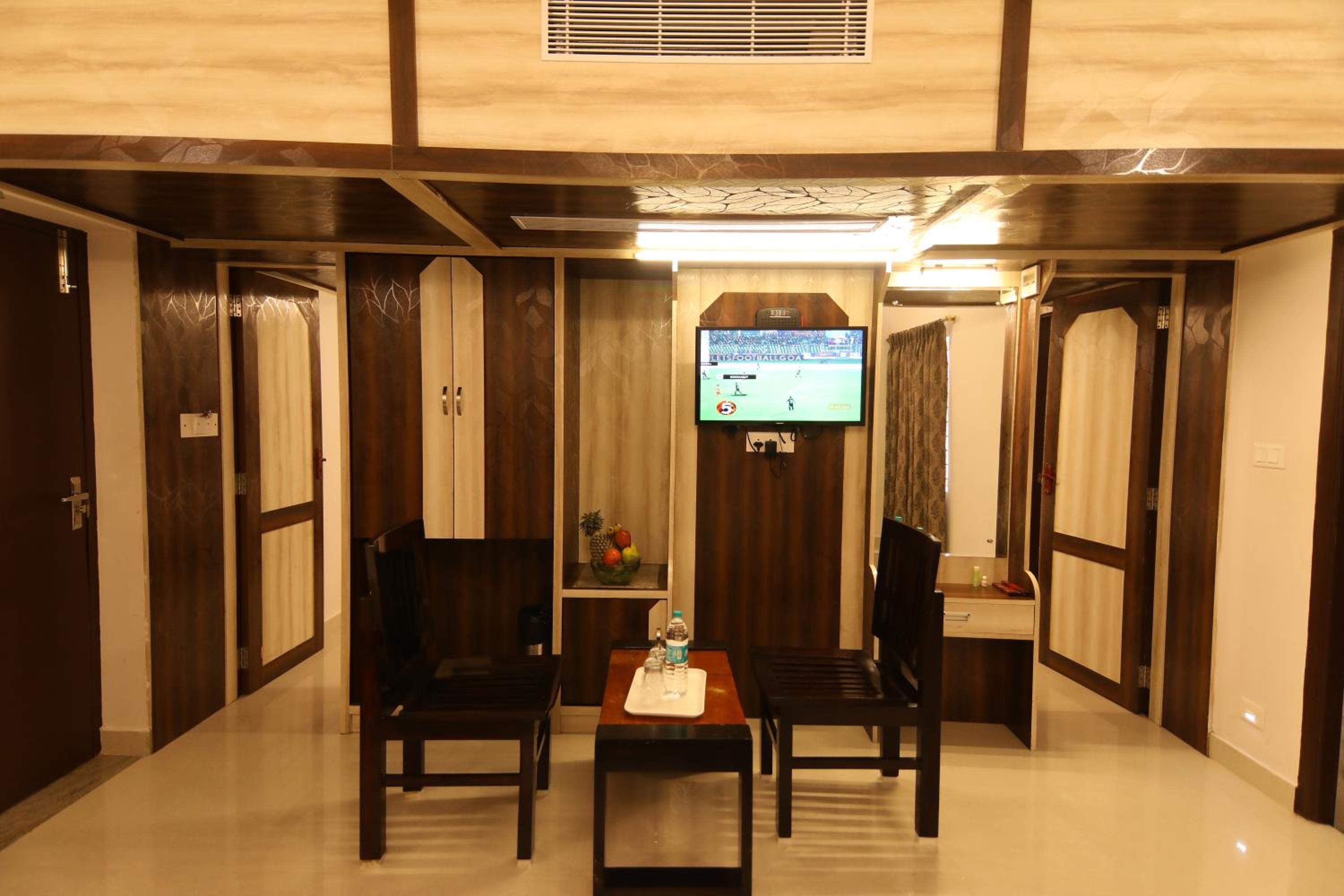 Deluxe Family Room - Photo 3