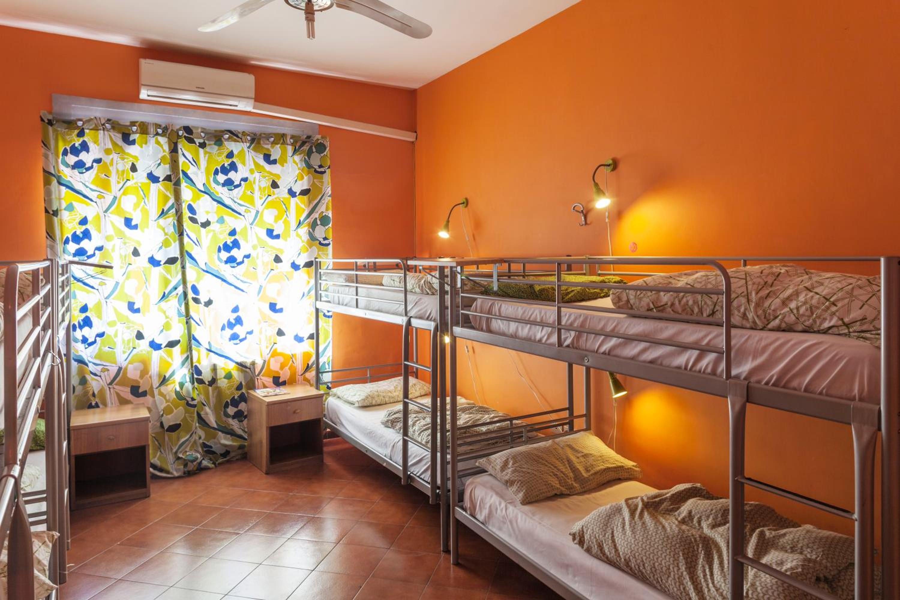 Bed in 8-Bed Mixed Dormitory Room photo 2