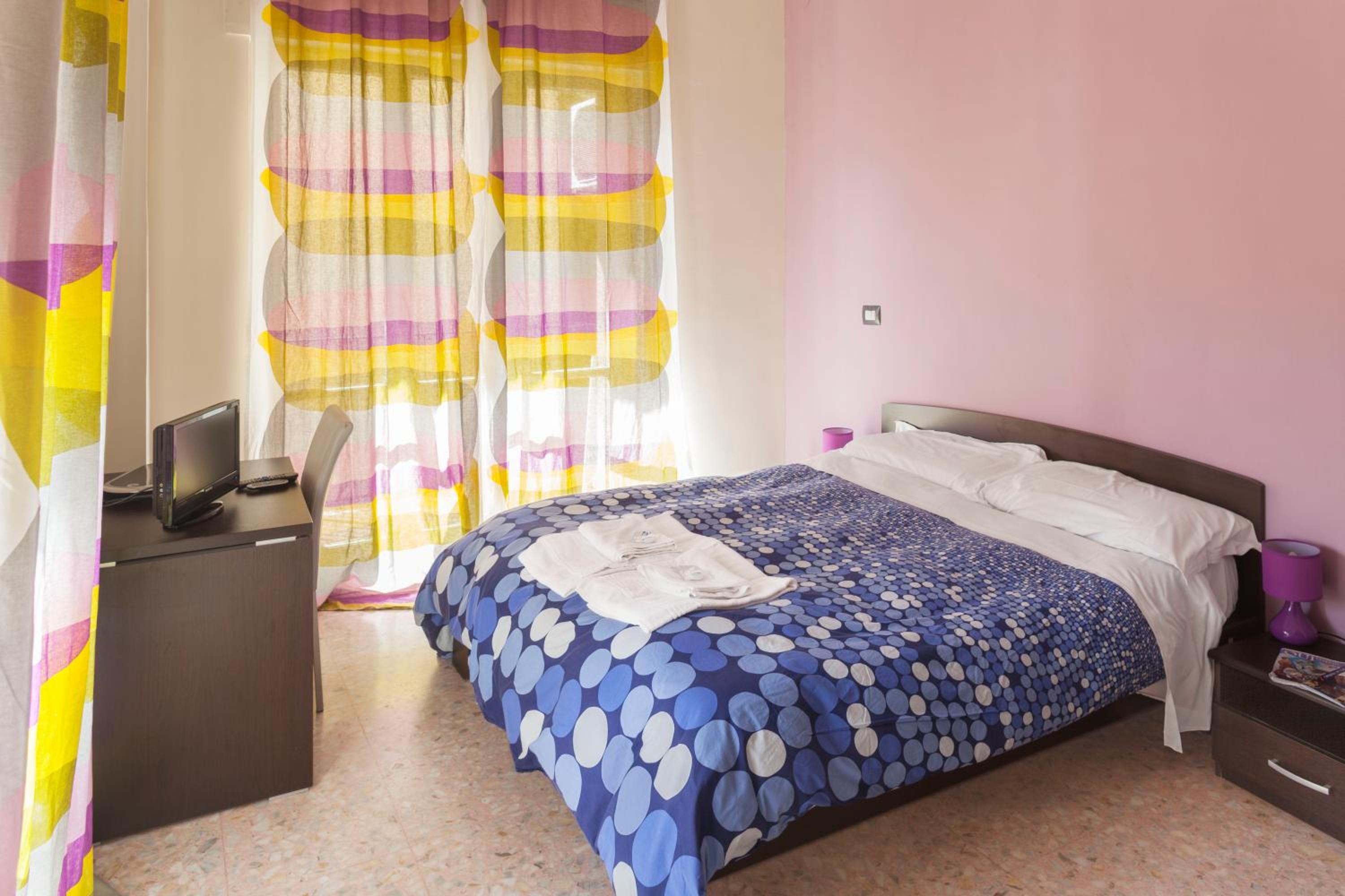 Double Room with Shared Bathroom photo 1