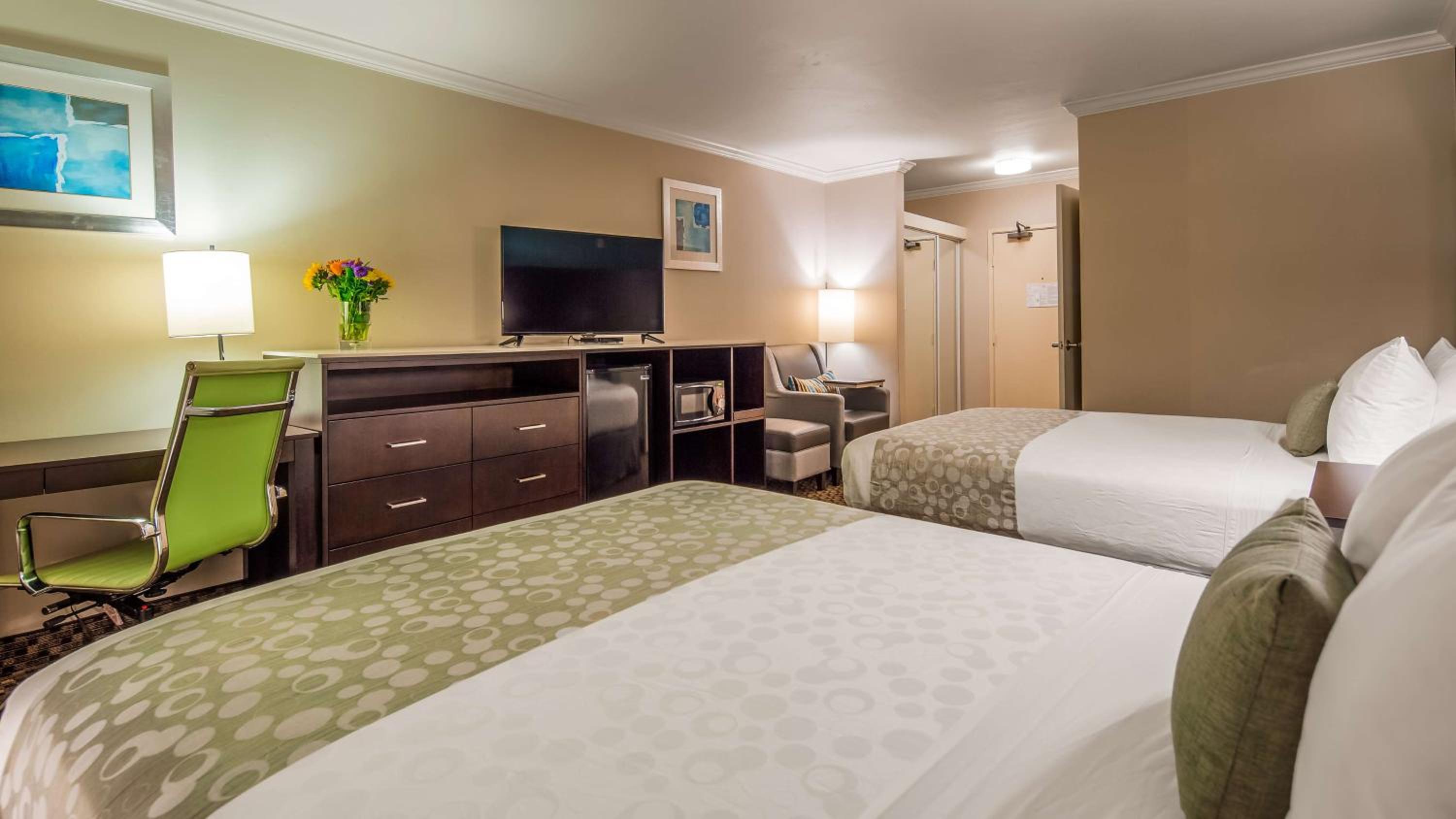 Queen Room with Two Queen Beds and Balcony - Photo 2