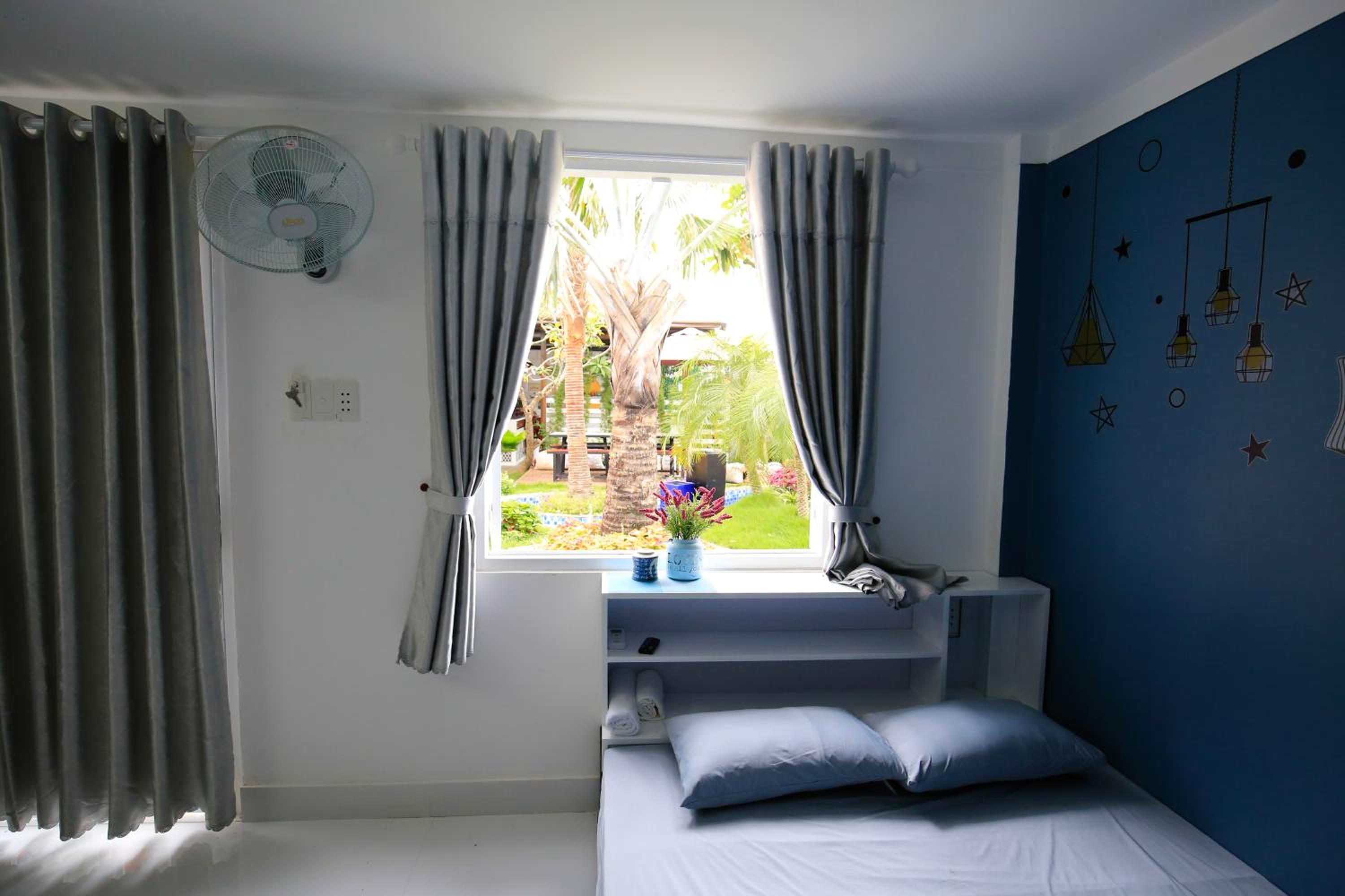 Family Room with Garden View