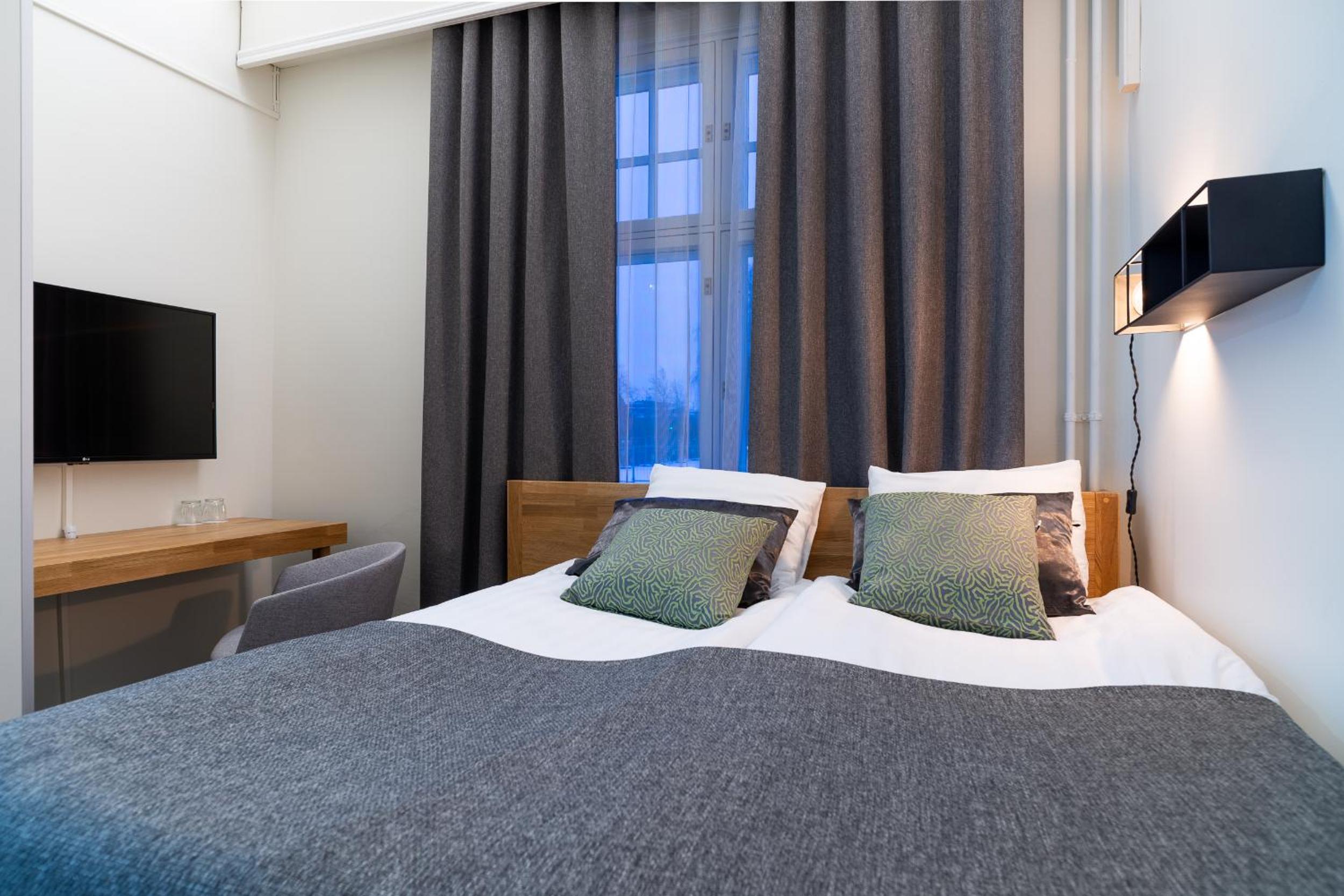 Standard Queen Room - Photo 9
