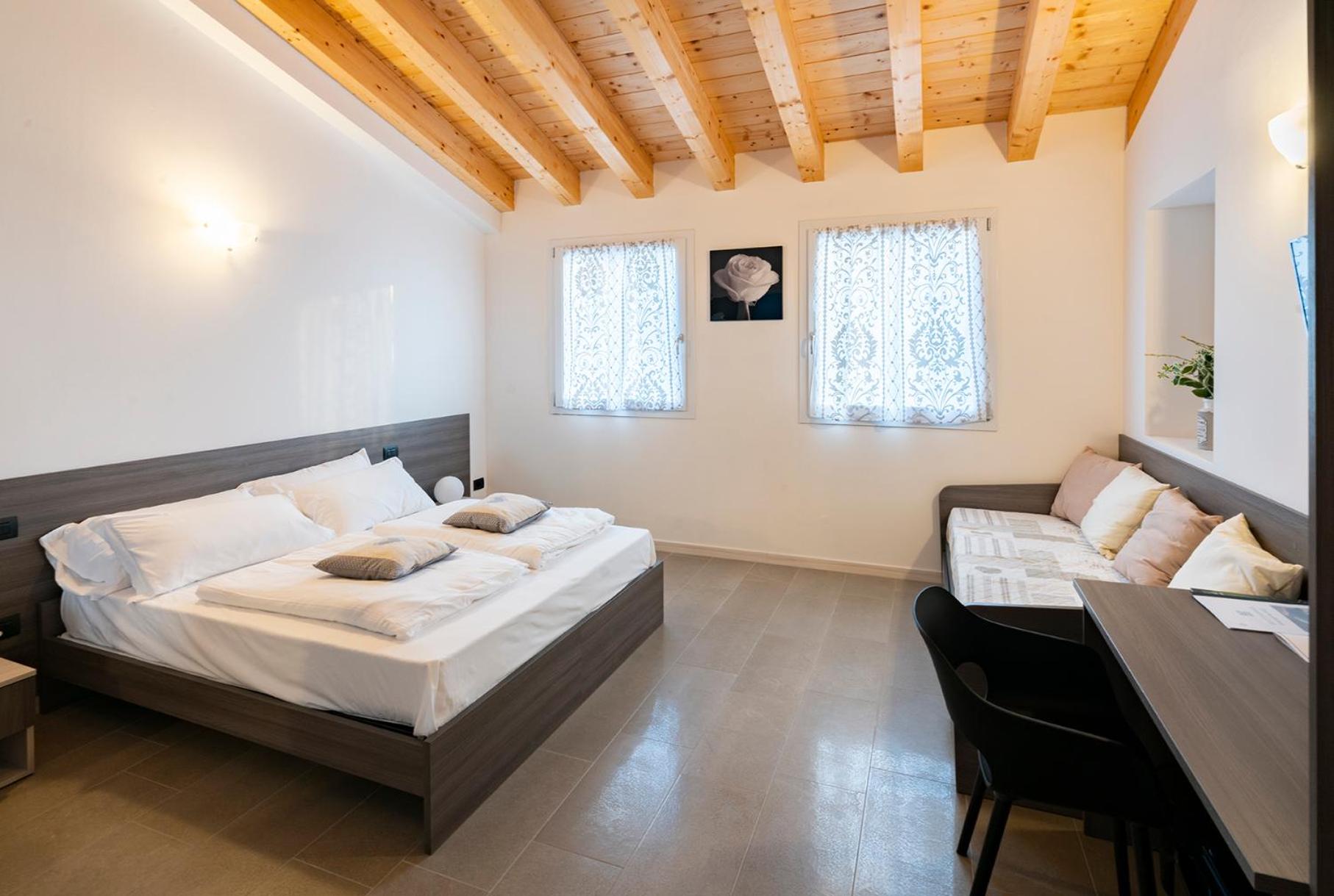 Deluxe Room (2 Adults + 1 Child) photo 3