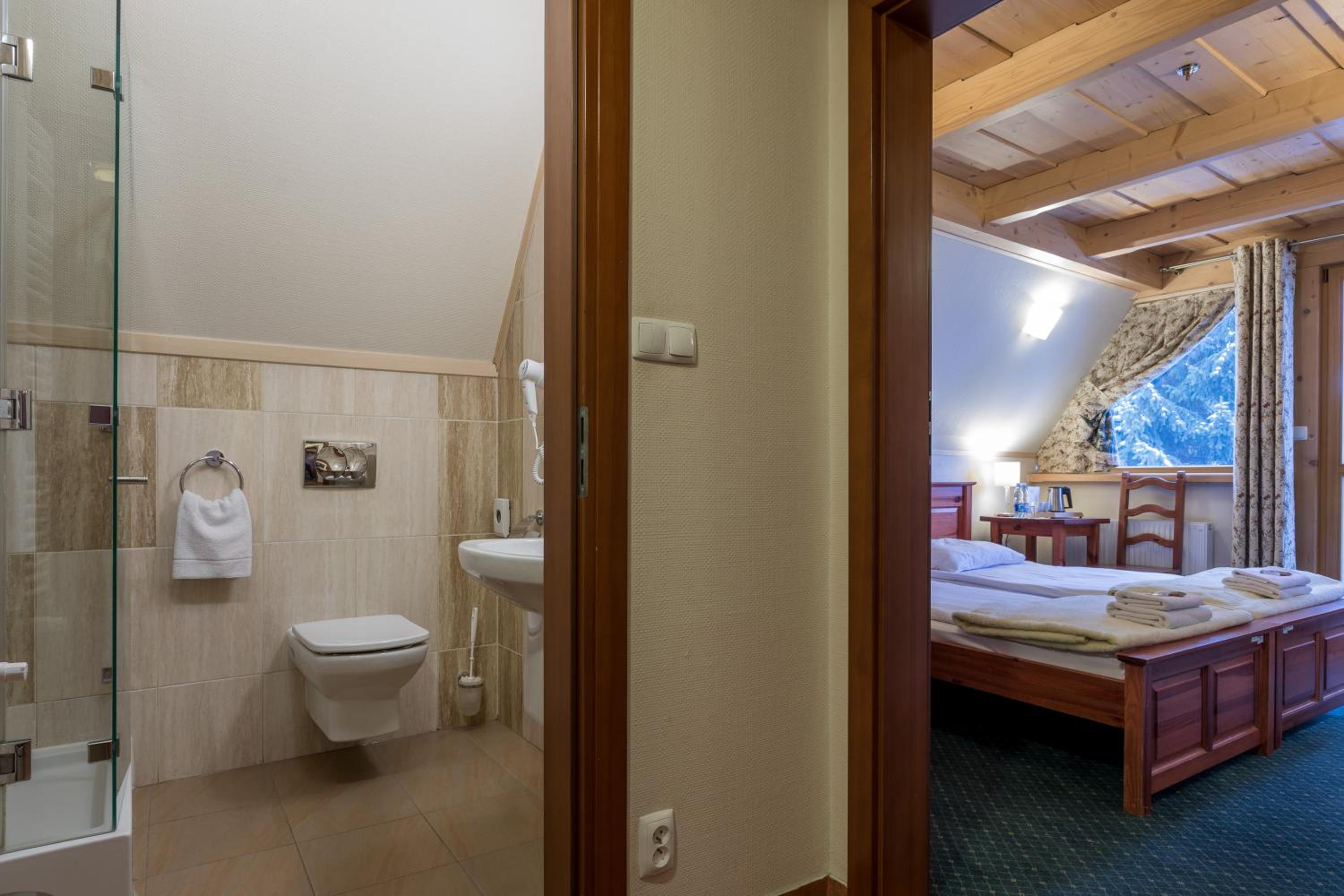 Twin Room - Photo 15