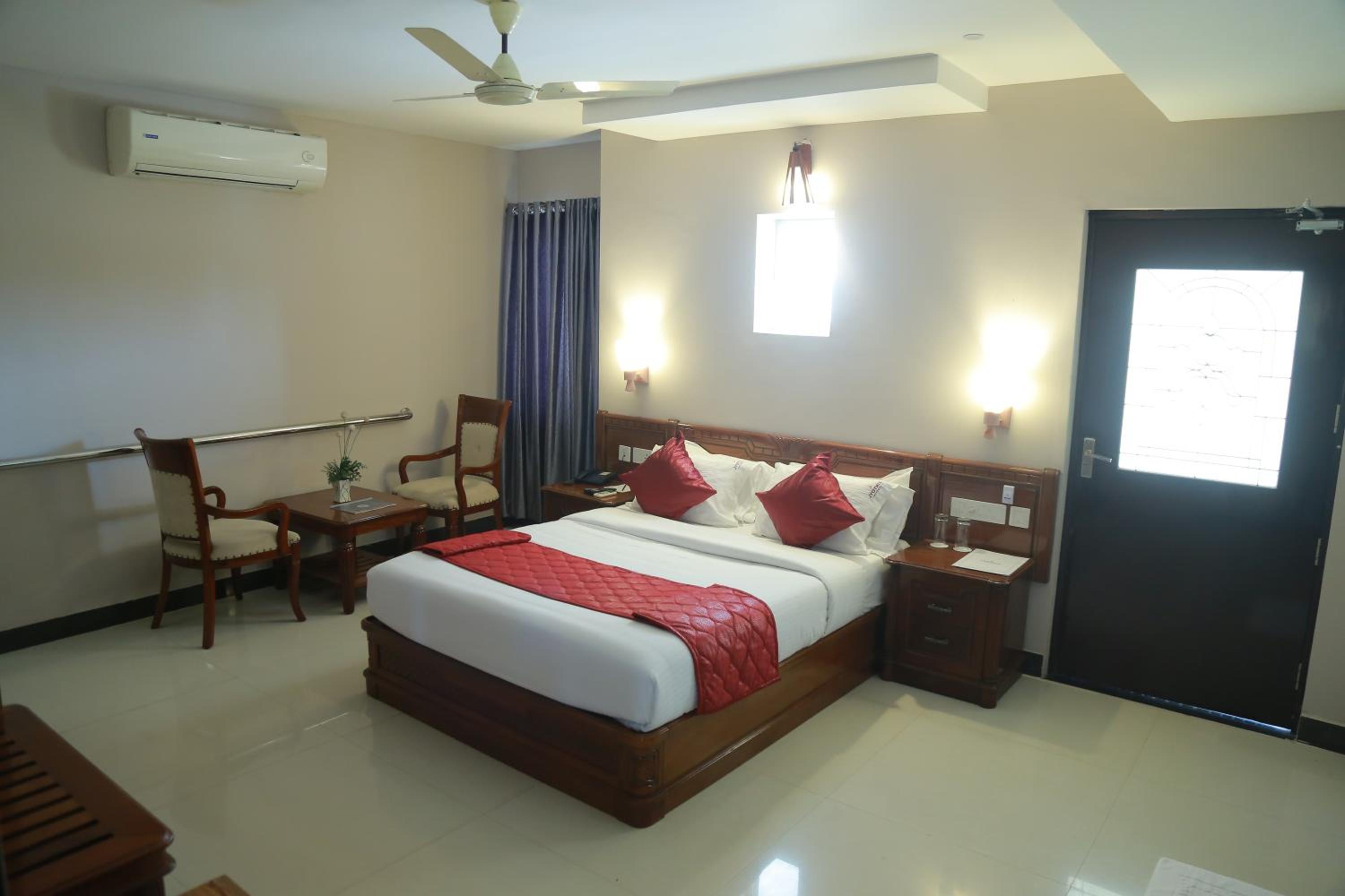 Deluxe Room (2 Adults + 1 Child)