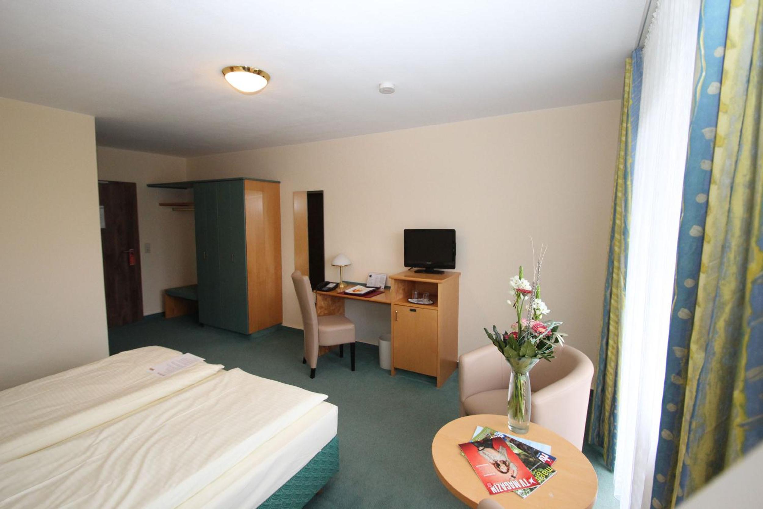 Standard Double Room - Photo 3