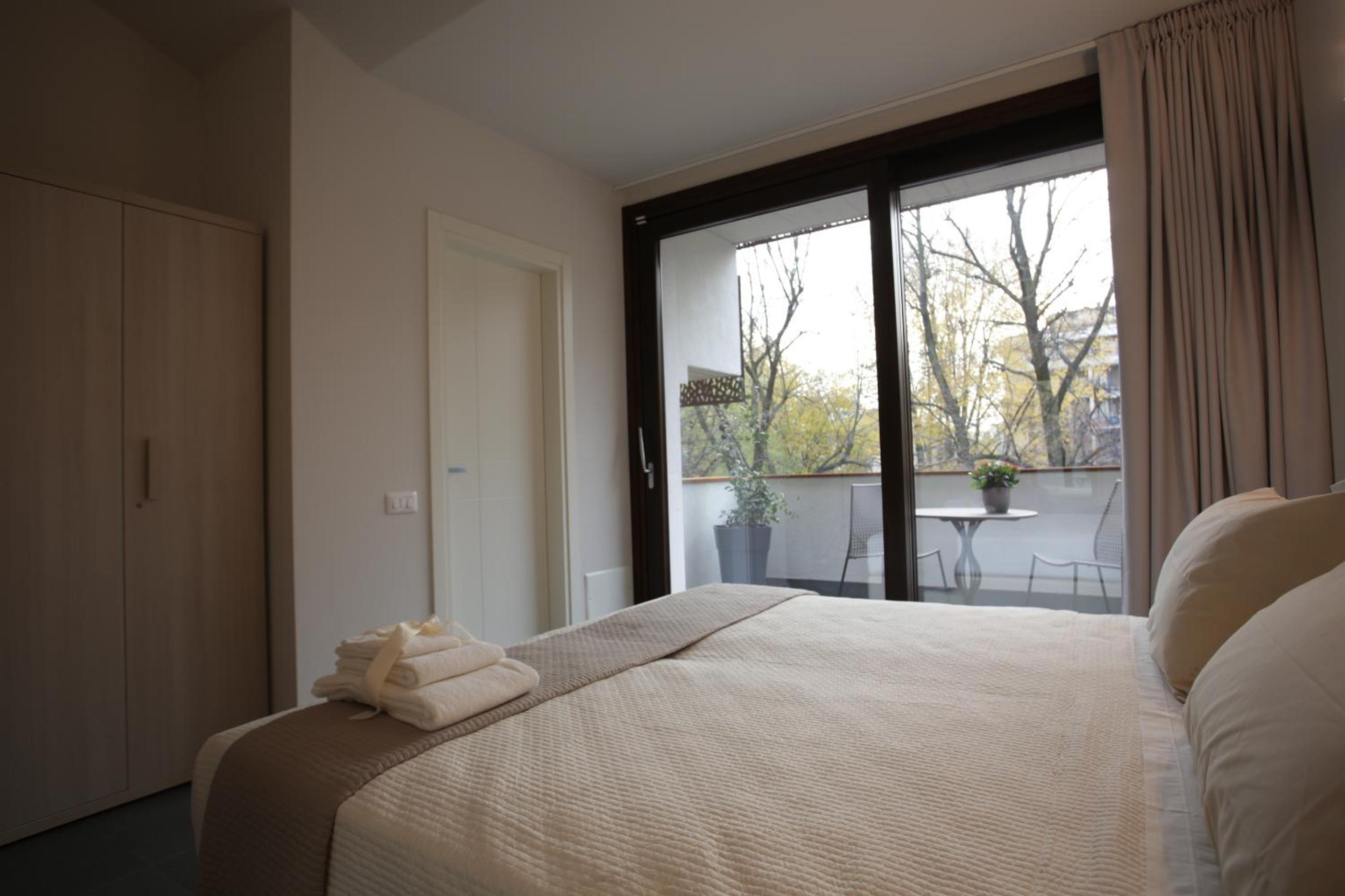 Double or Twin Room with Balcony and Private Bathroom - Photo 2