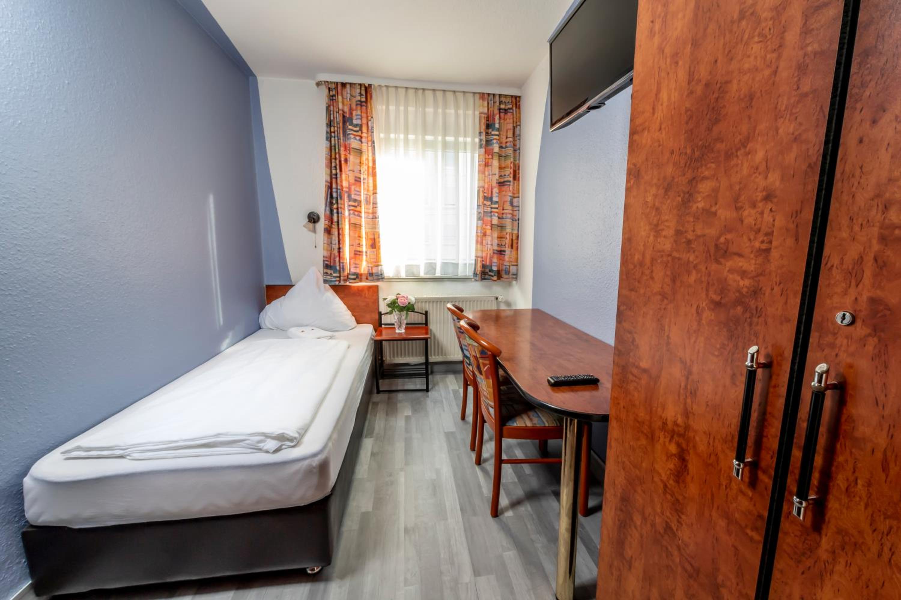 Single Room with Shared Bathroom