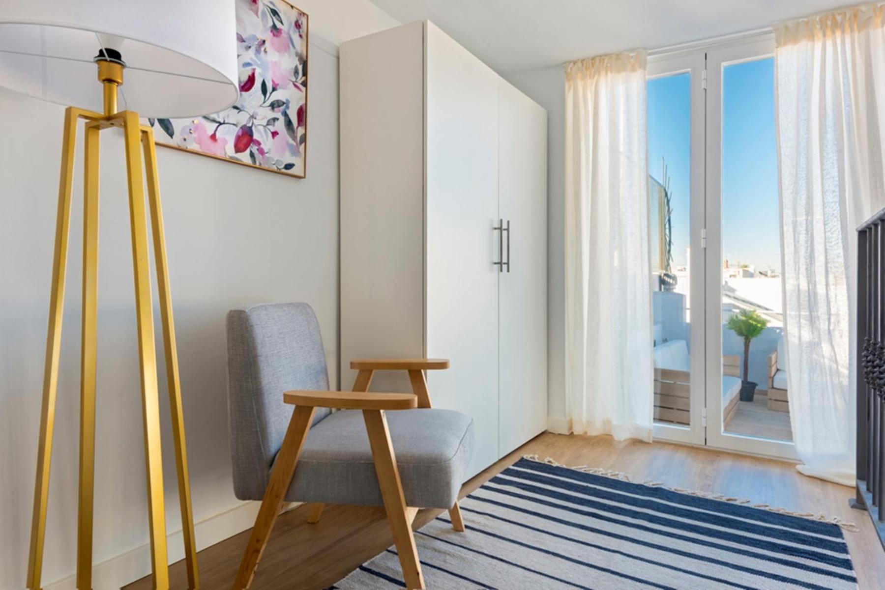 Duplex Apartment with Terrace - Photo 10