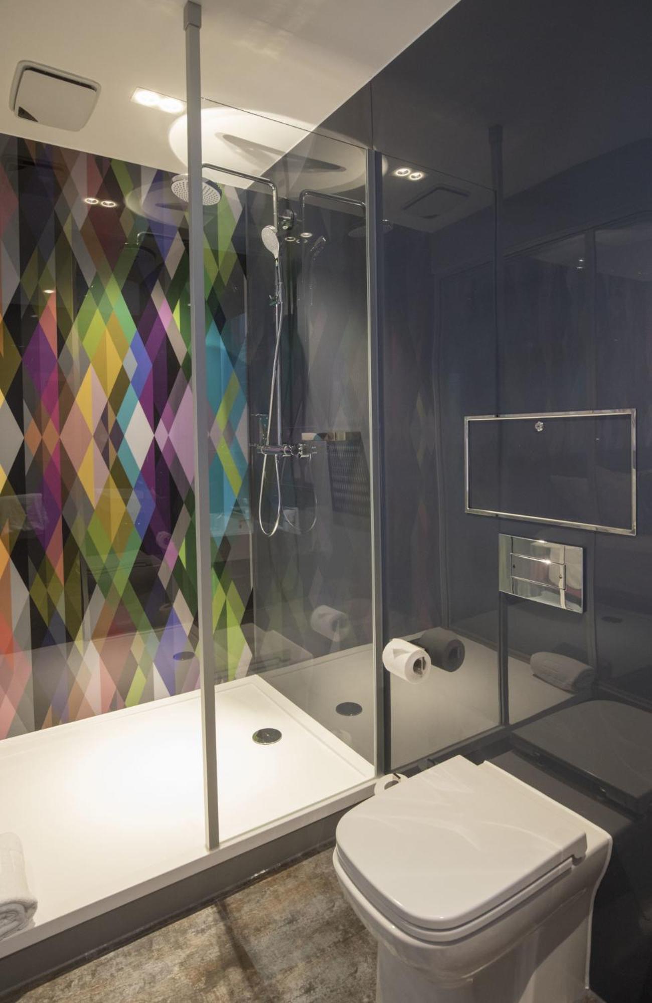 CLUB ROOM (FREE PARKING, GYM & POOL ACCESS) photo 2