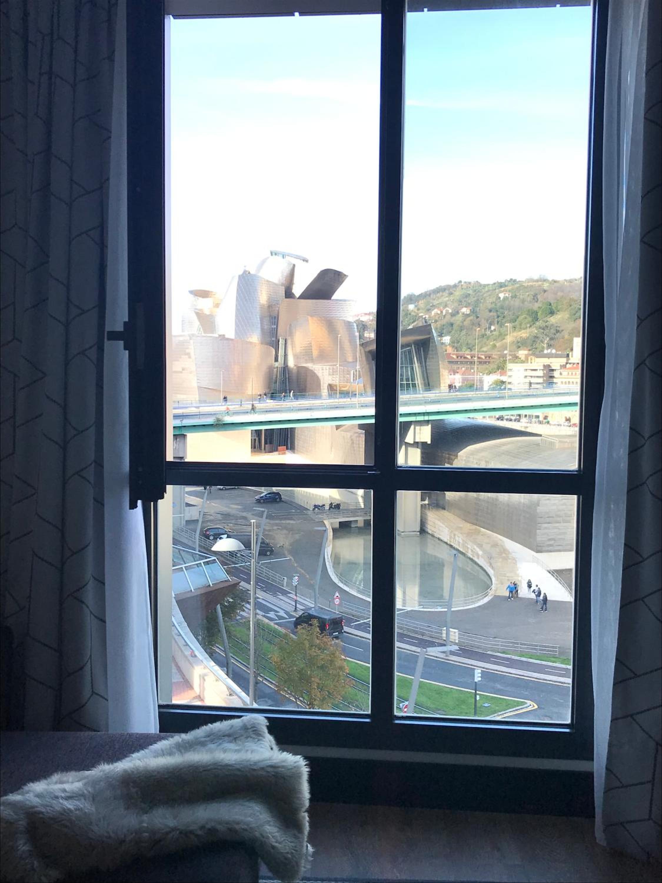 Suite Junior with Guggenheim view - Photo 10