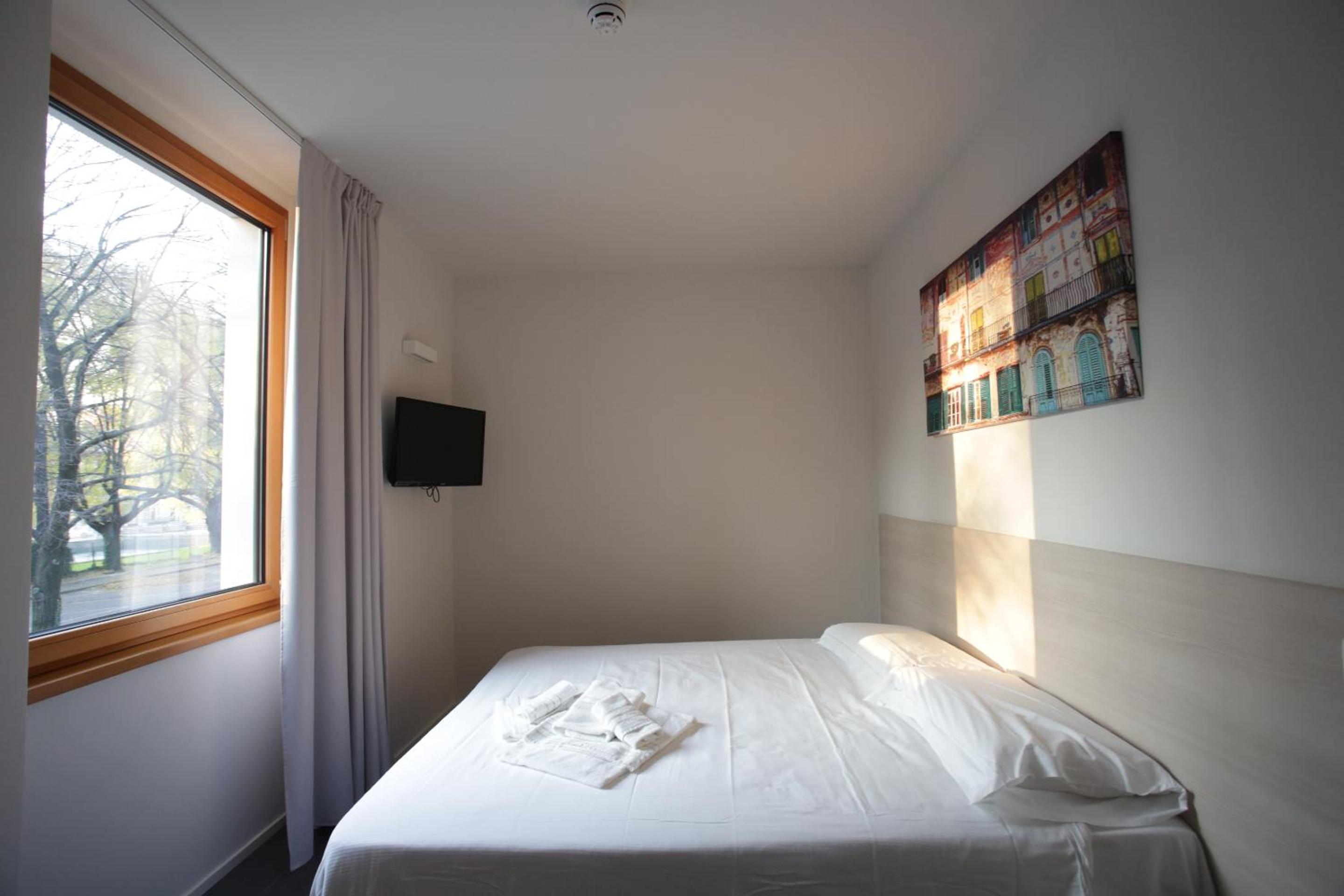Double or Twin Room with Private Bathroom photo 2