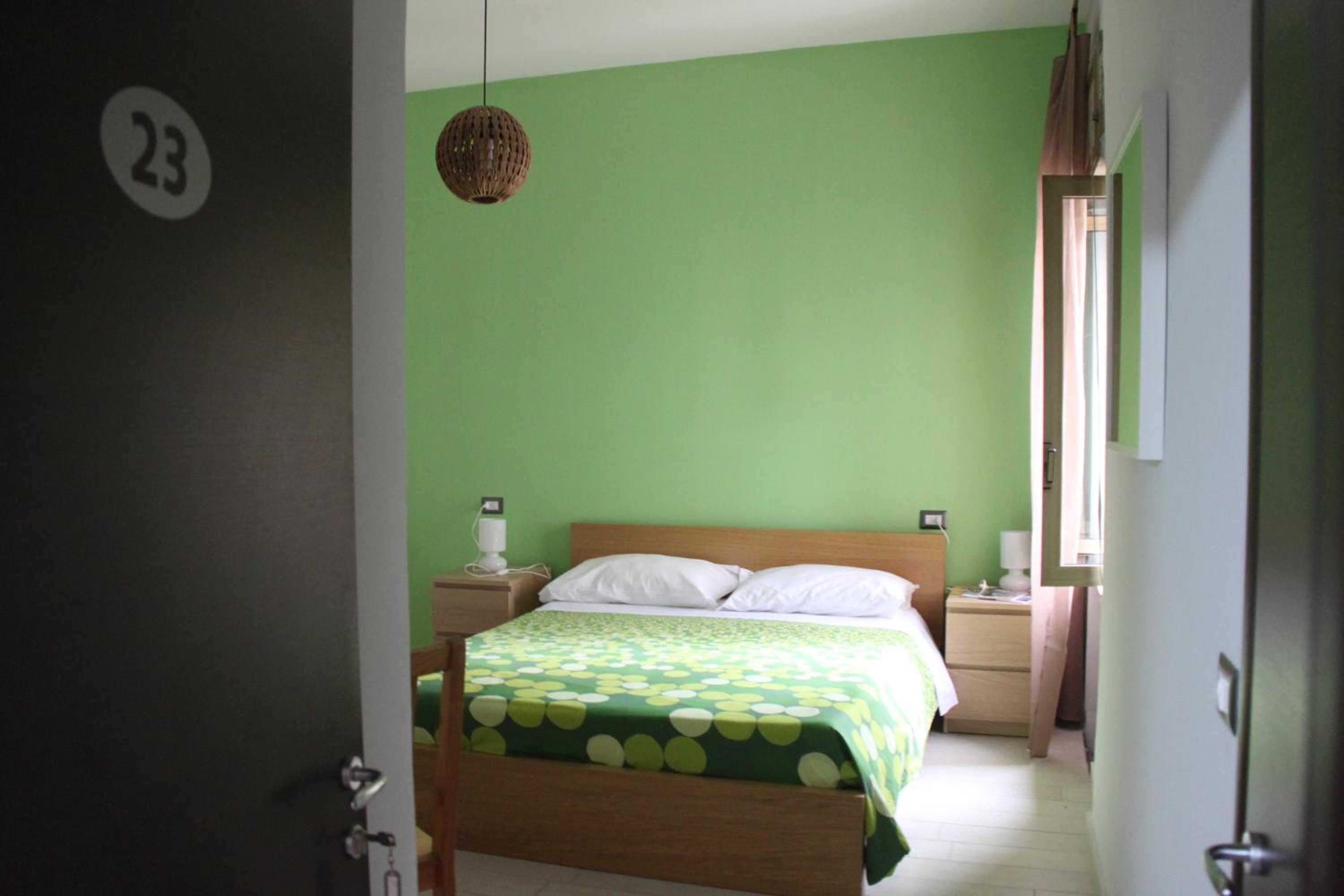 Twin Room with Private Bathroom photo 3