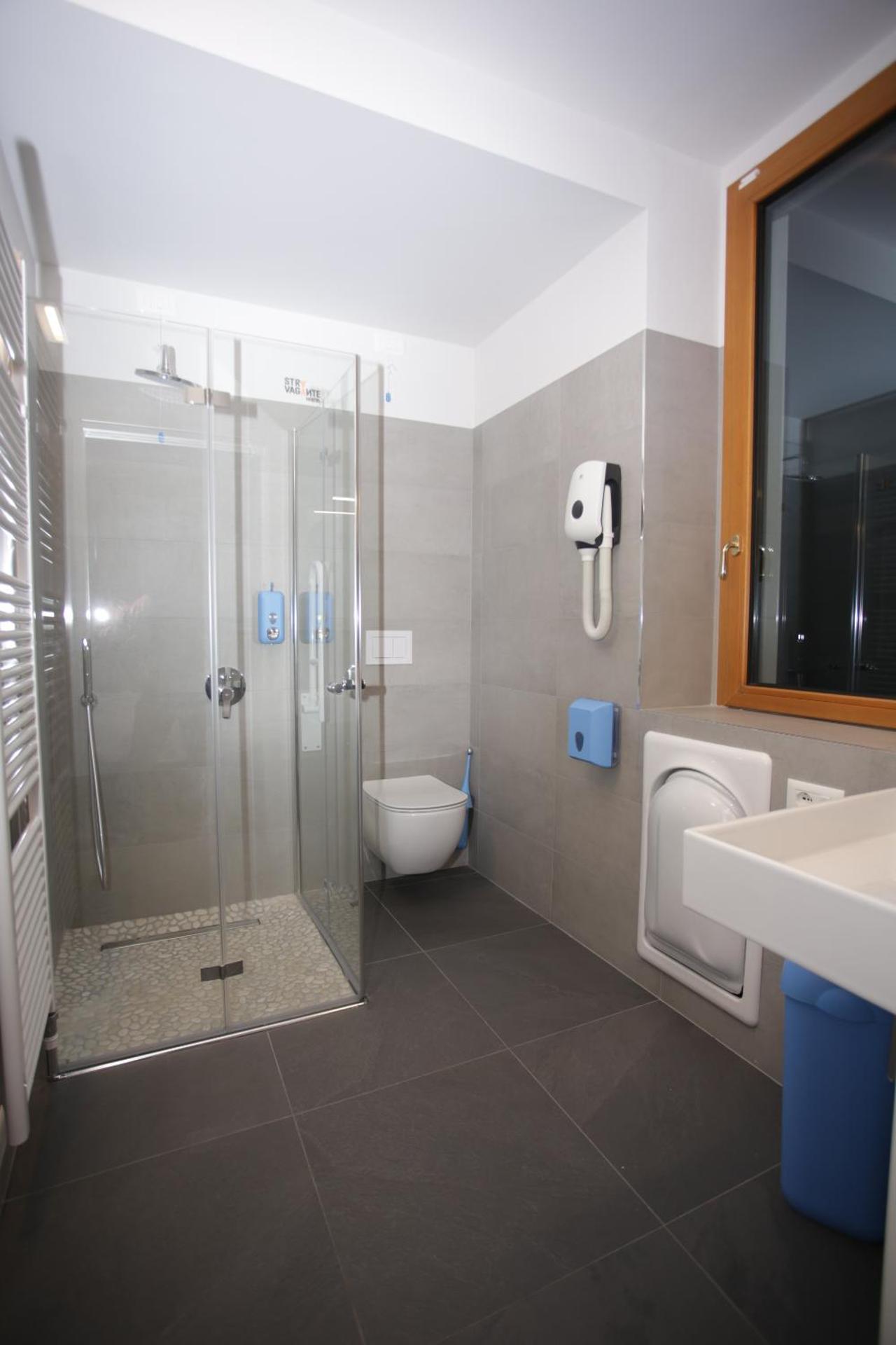 Quadruple Room with Private Bathroom photo 3
