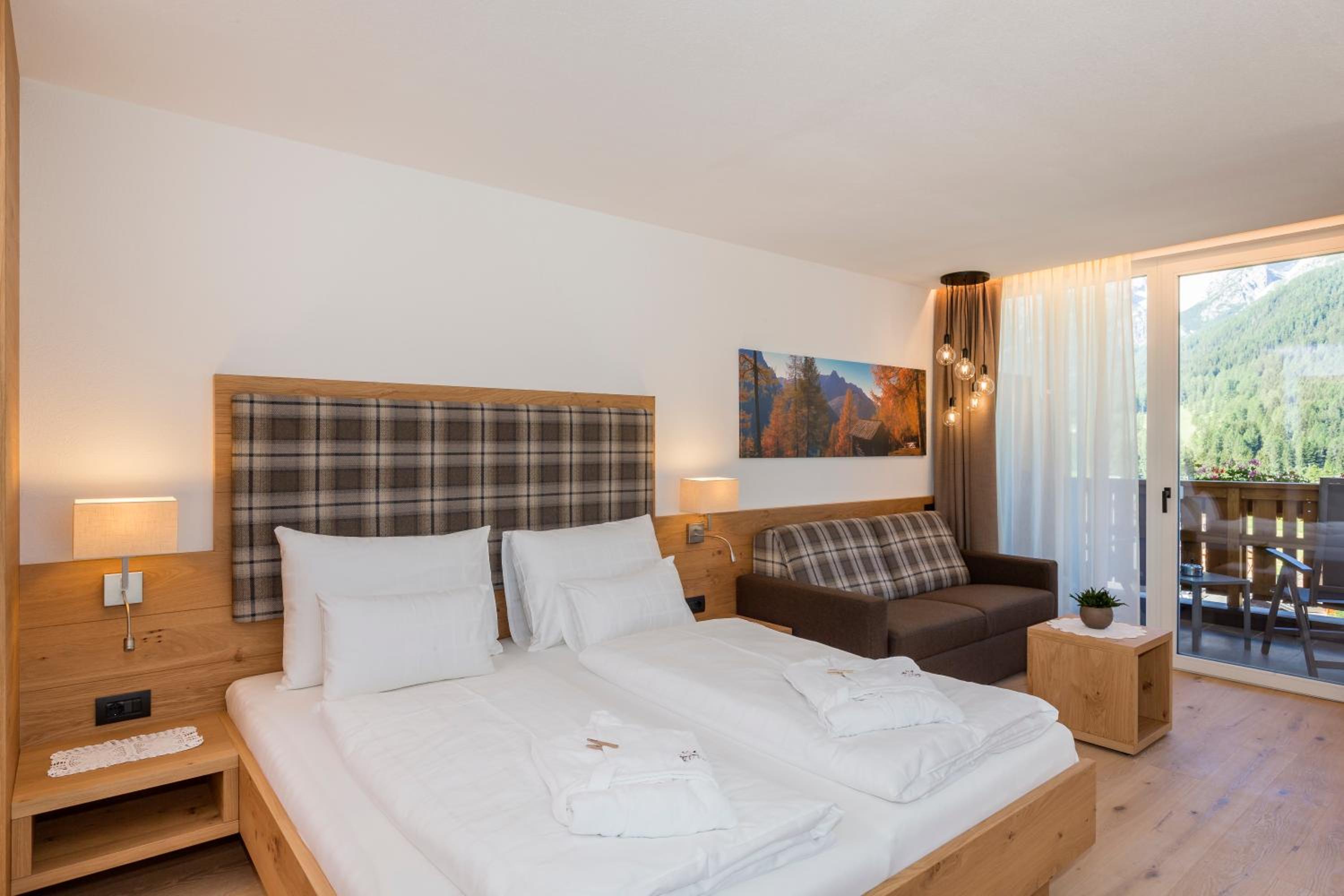 Quadruple Room with Mountain View photo 1