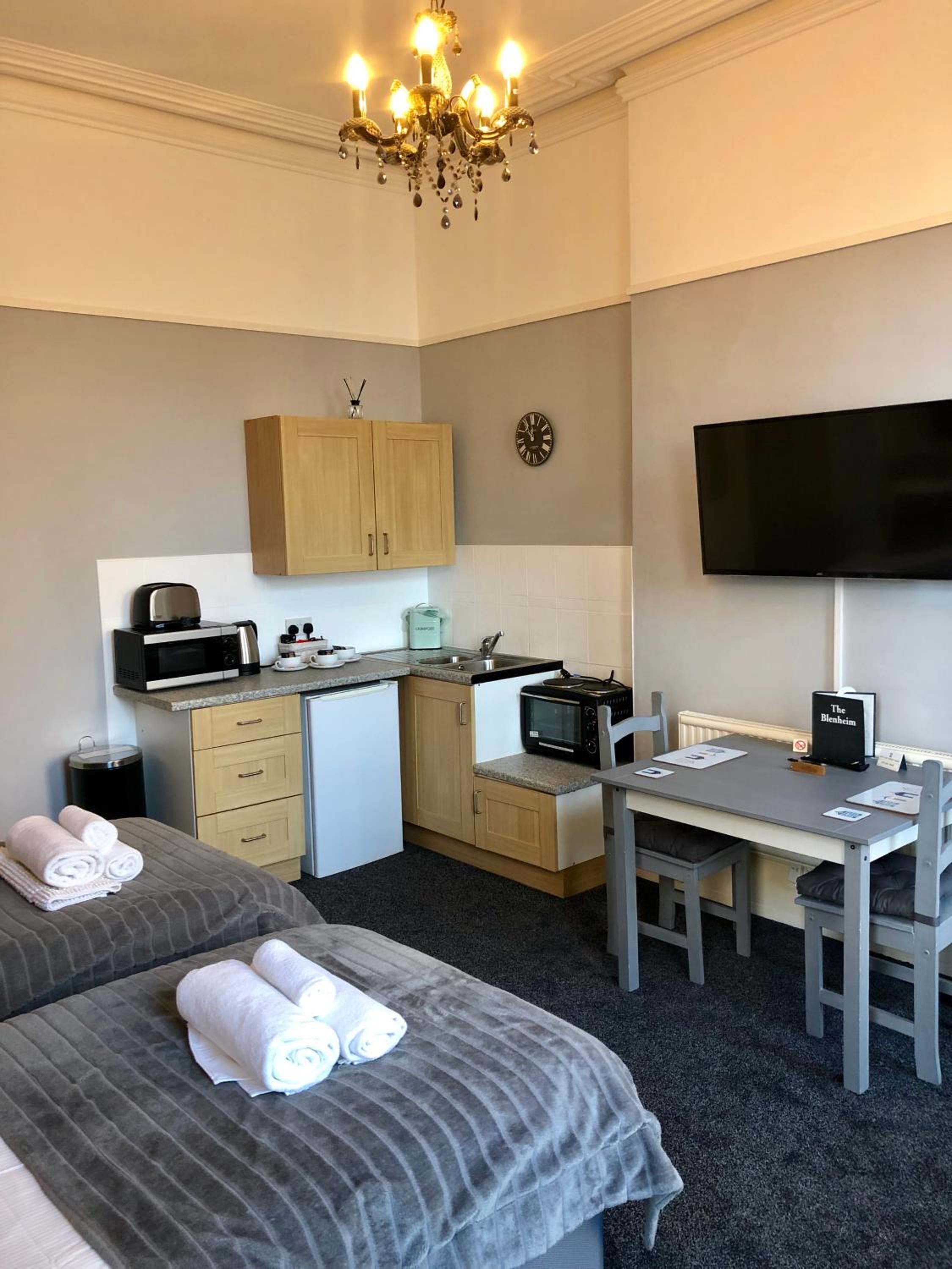 Economy Twin Room photo 2