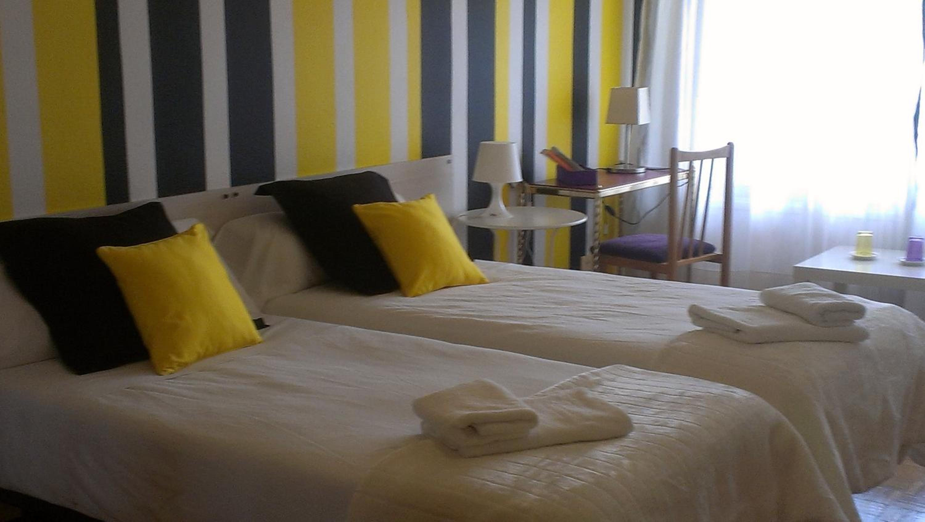 Twin Room - Photo 10