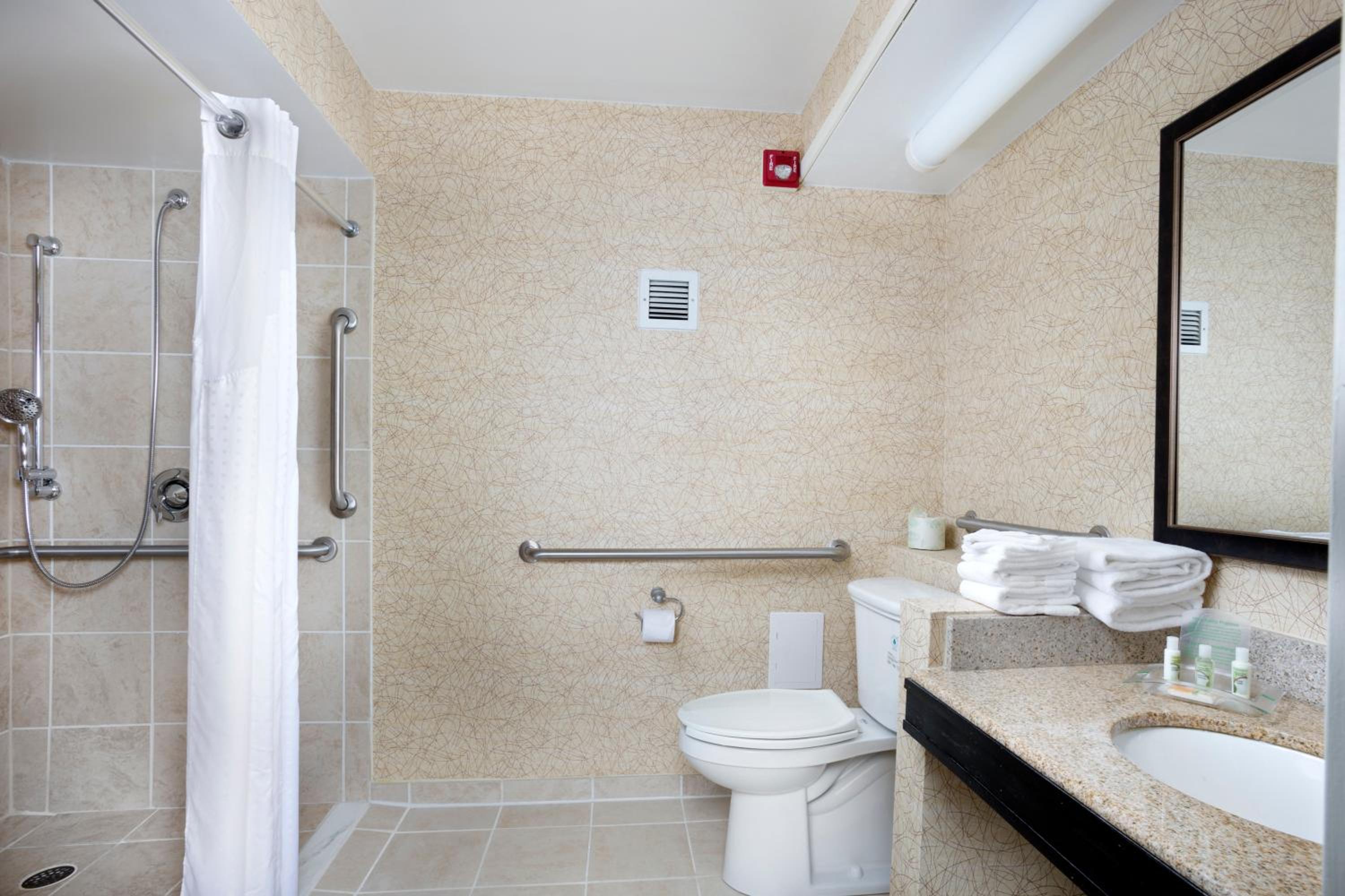 Queen Room - Mobility/Hearing Access - Non-Smoking