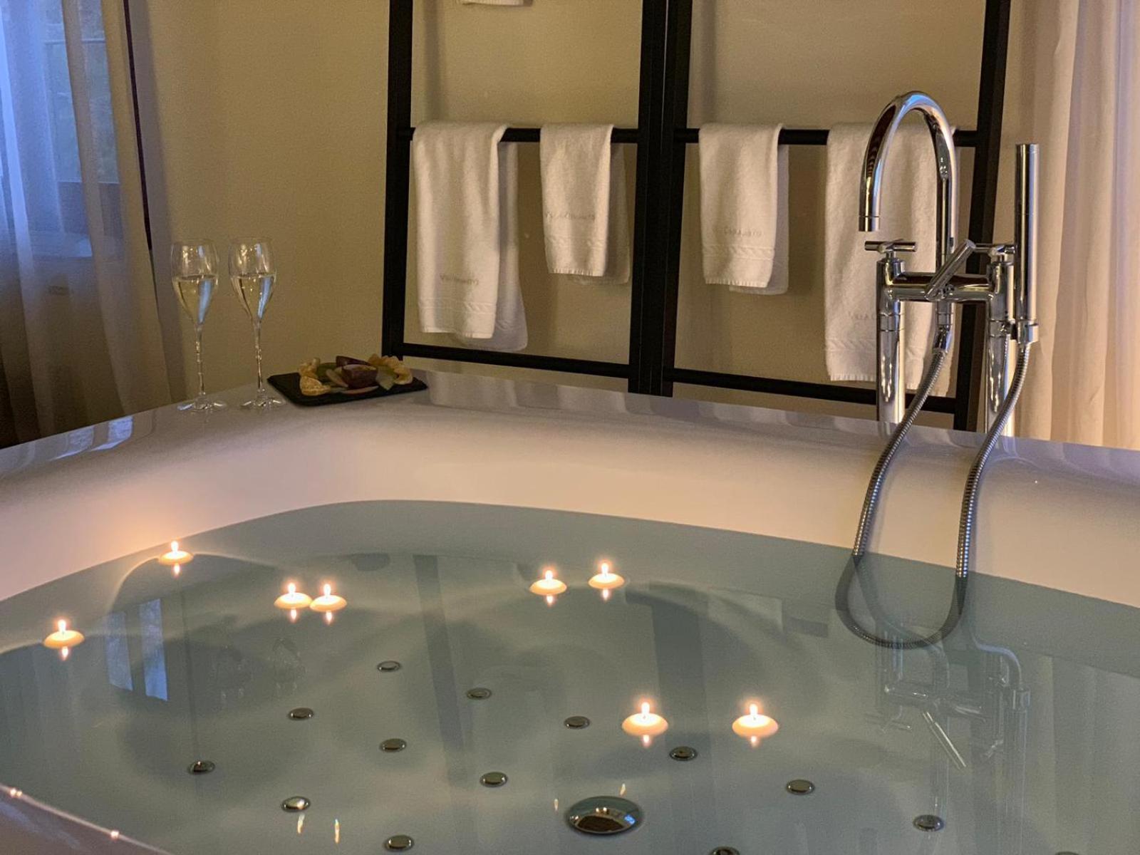 Deluxe Suite with Spa Bath - Photo 6
