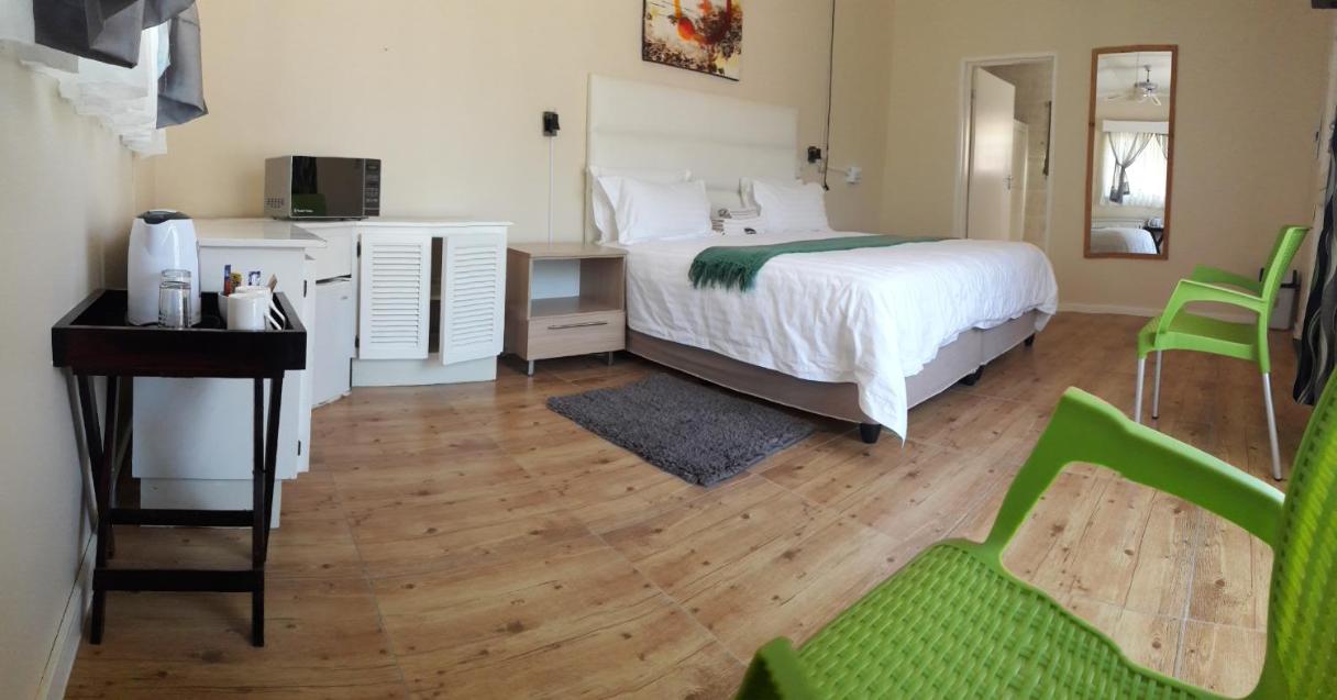 Deluxe Double Room (2 Adults + 1 Child) photo 3