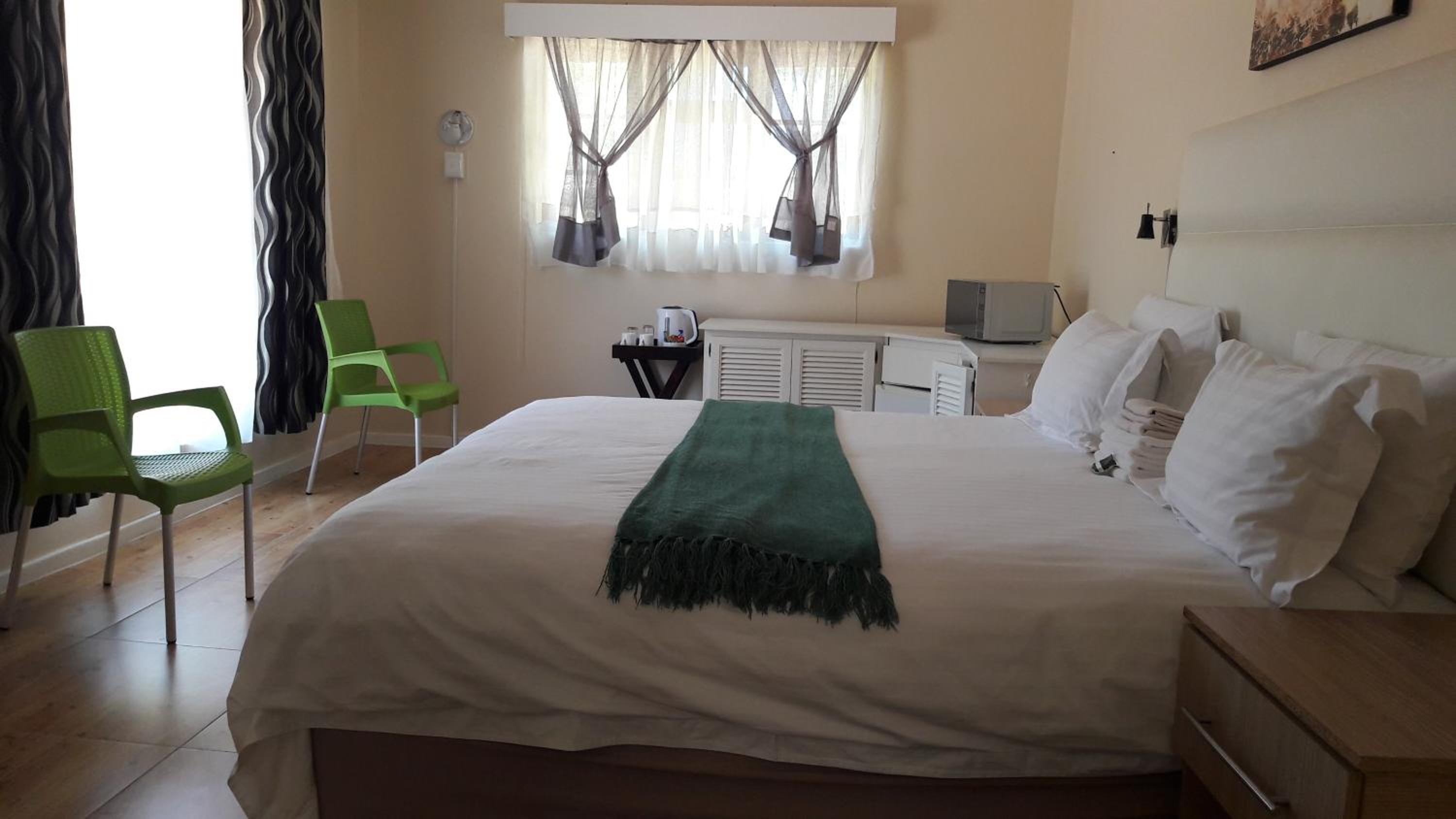 Deluxe Double Room (2 Adults + 1 Child) photo 1