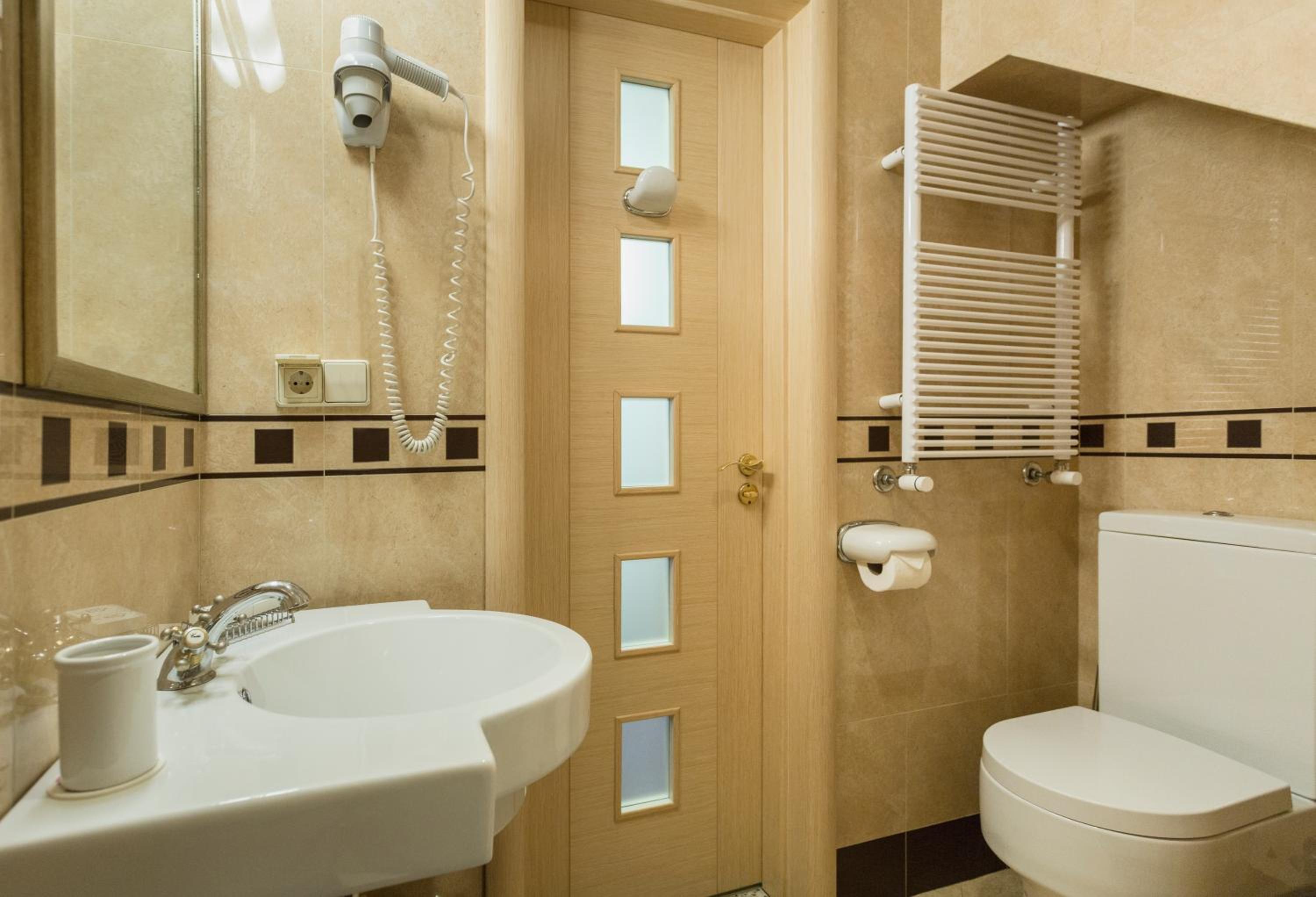 Standard Double or Twin Room photo 3