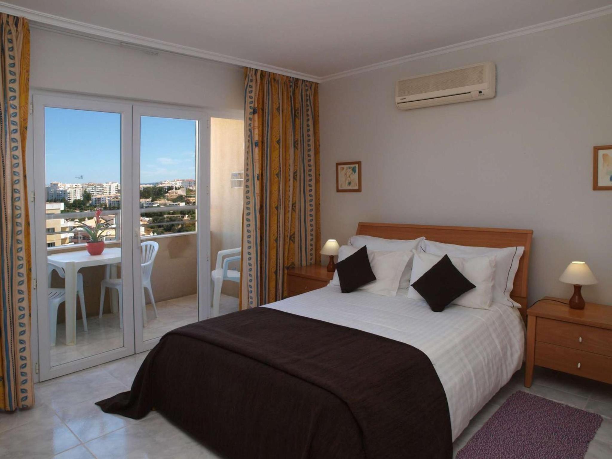 One-Bedroom Apartment (3 Adults + 1 Child up to 12 years old) photo 2