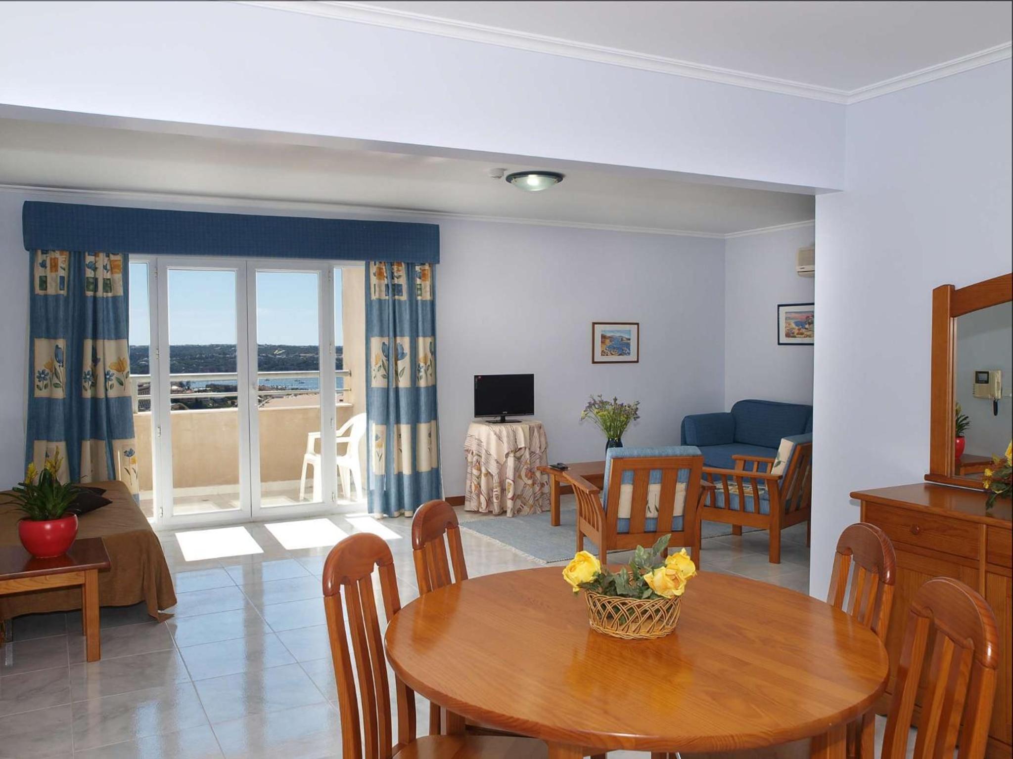 One-Bedroom Apartment (3 Adults + 1 Child up to 12 years old) photo 3