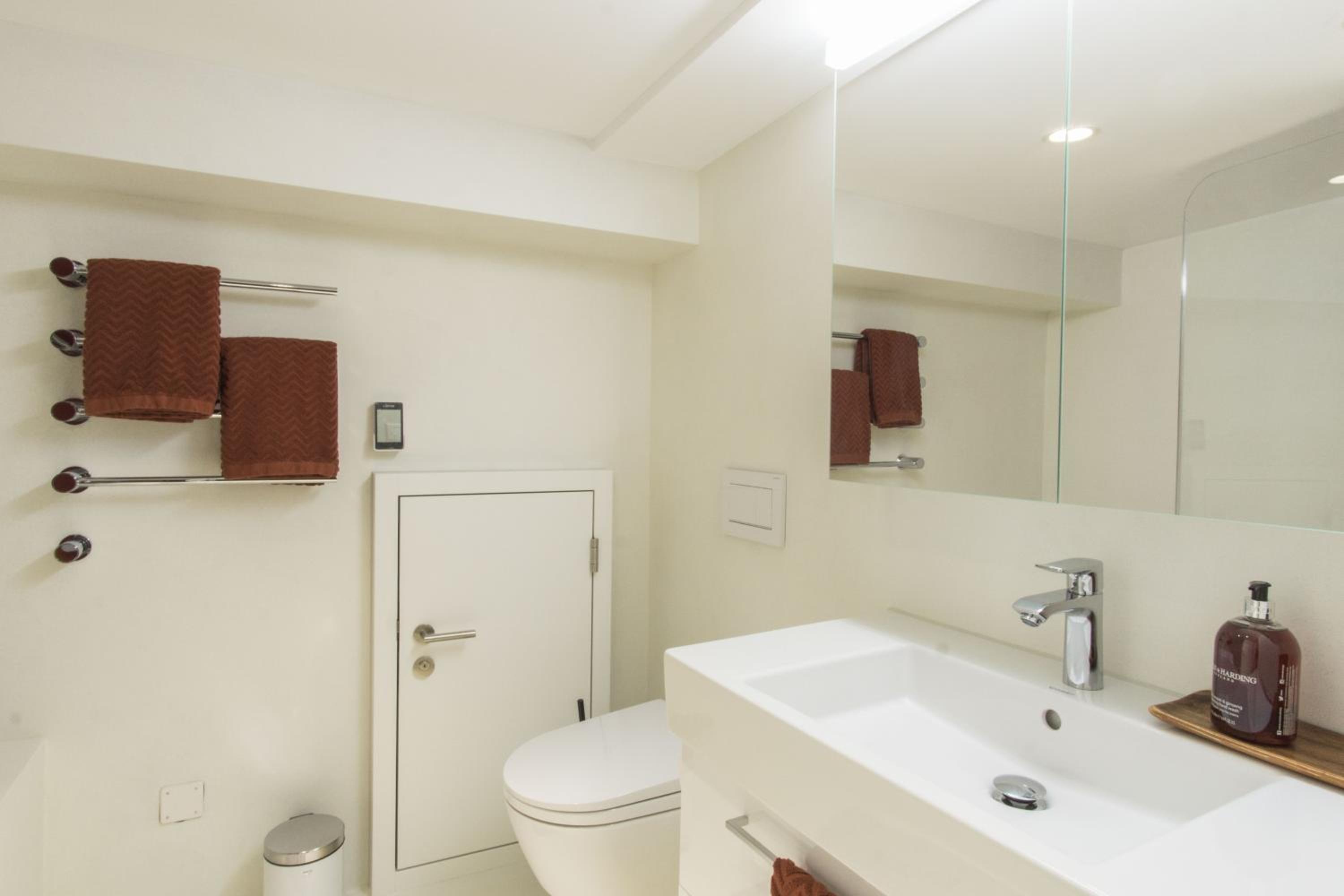 One-Bedroom Apartment photo 2