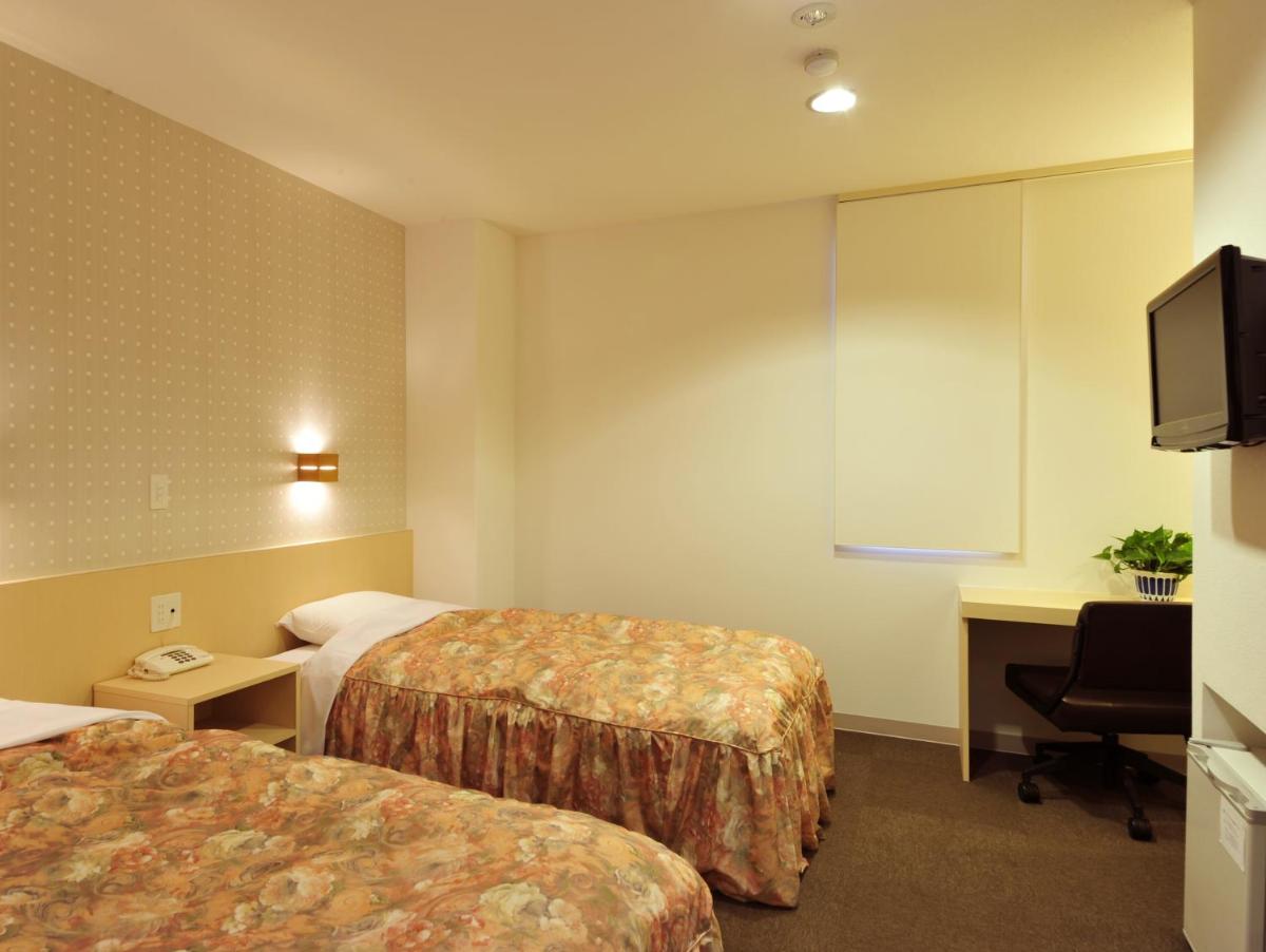 Twin Room - Non-Smoking - Photo 2