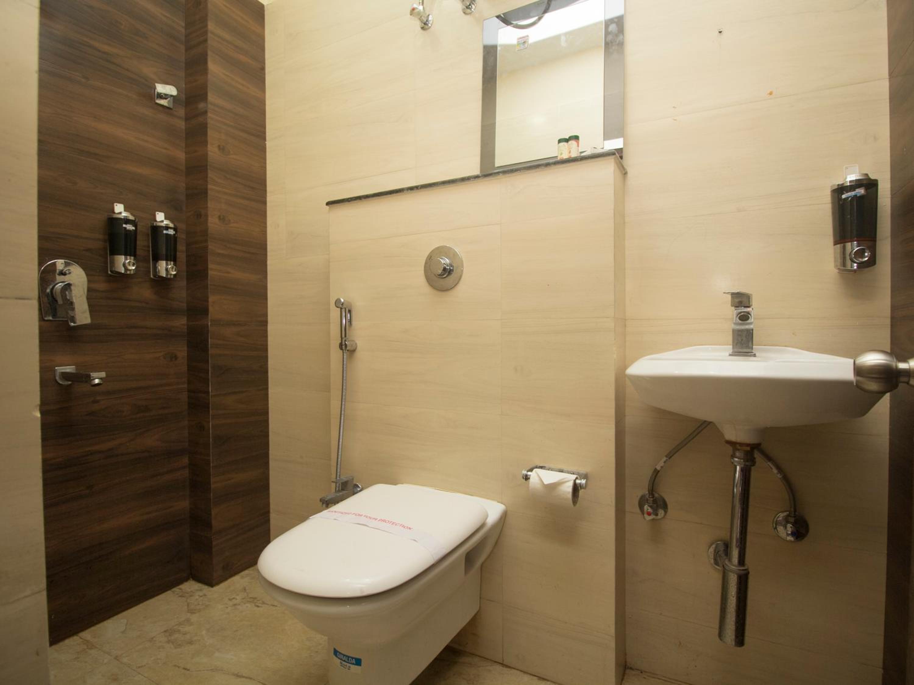 Standard Double or Twin Room - Photo 6