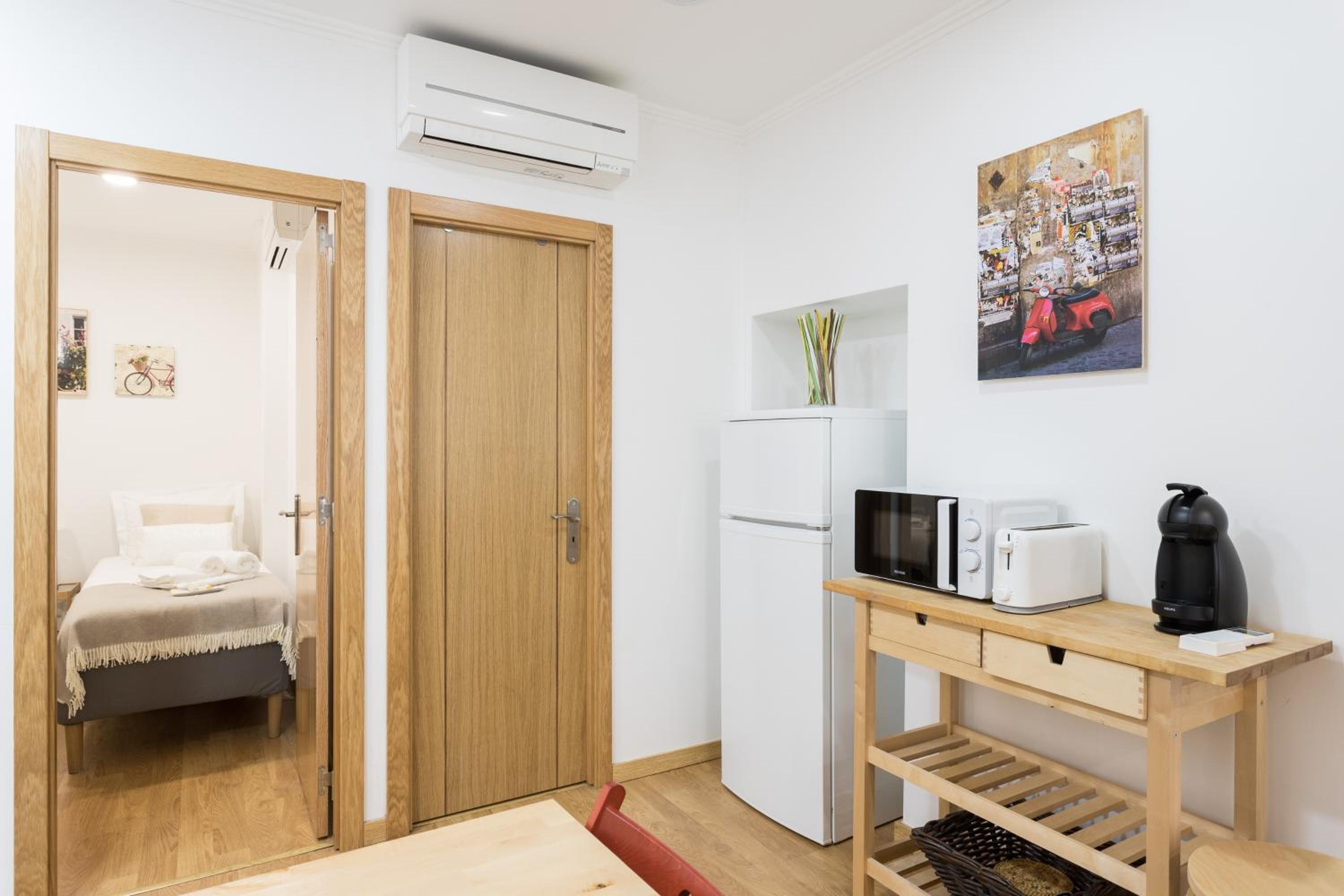 One-Bedroom Apartment - Photo 12