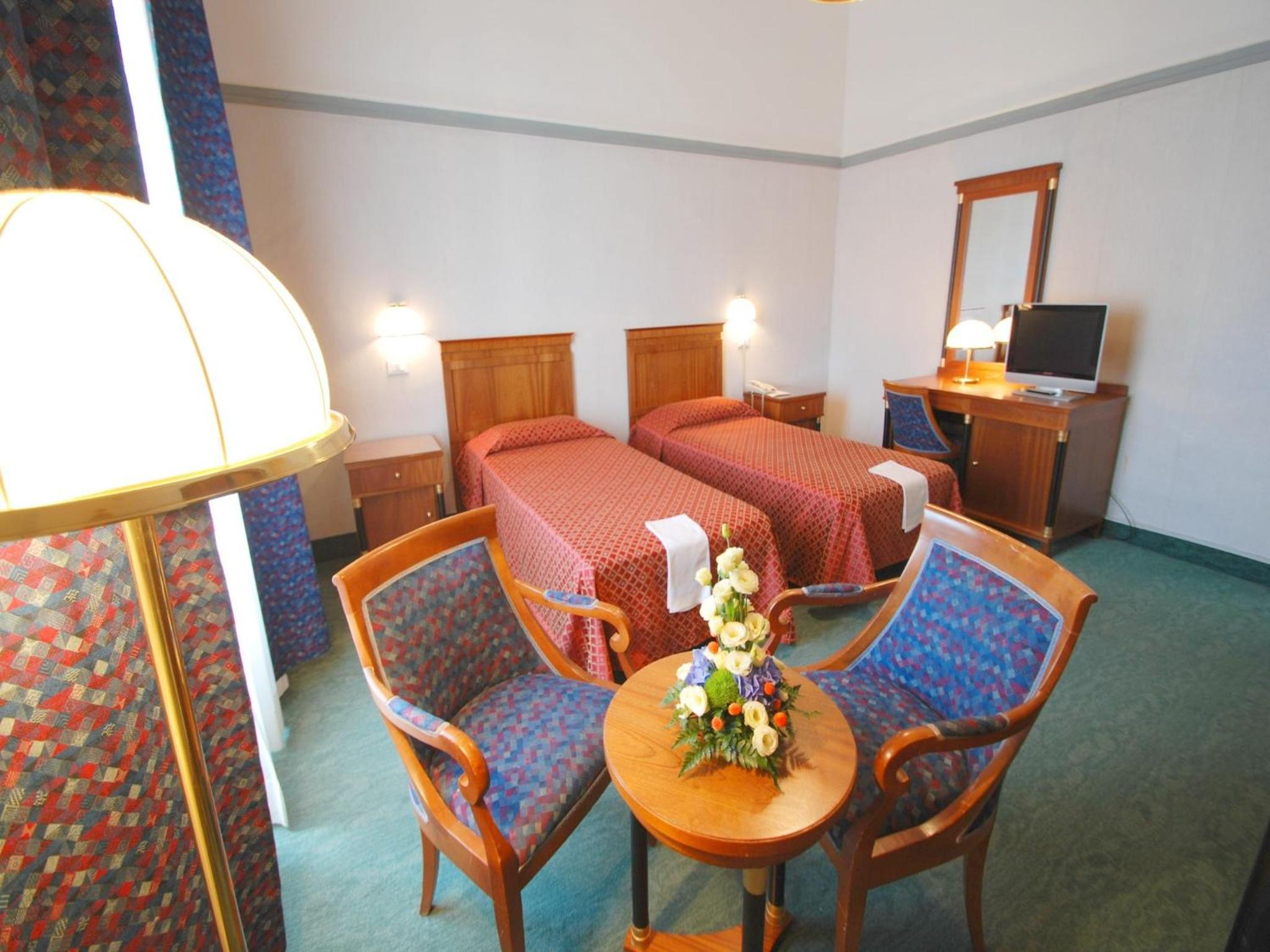 Twin Room - Photo 2