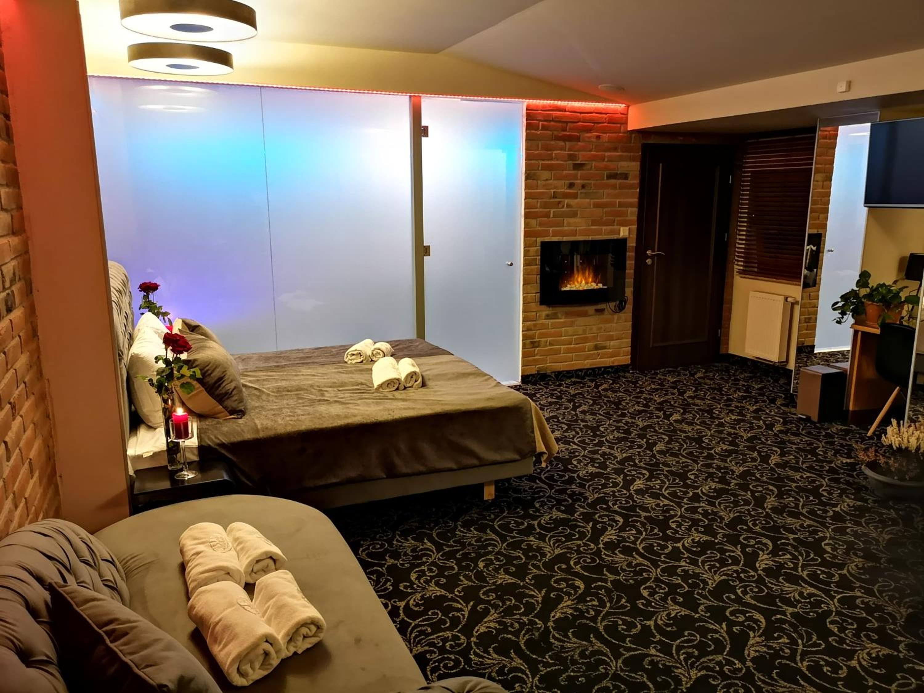 Superior Apartment with Fireplace and Hot Tub photo 1