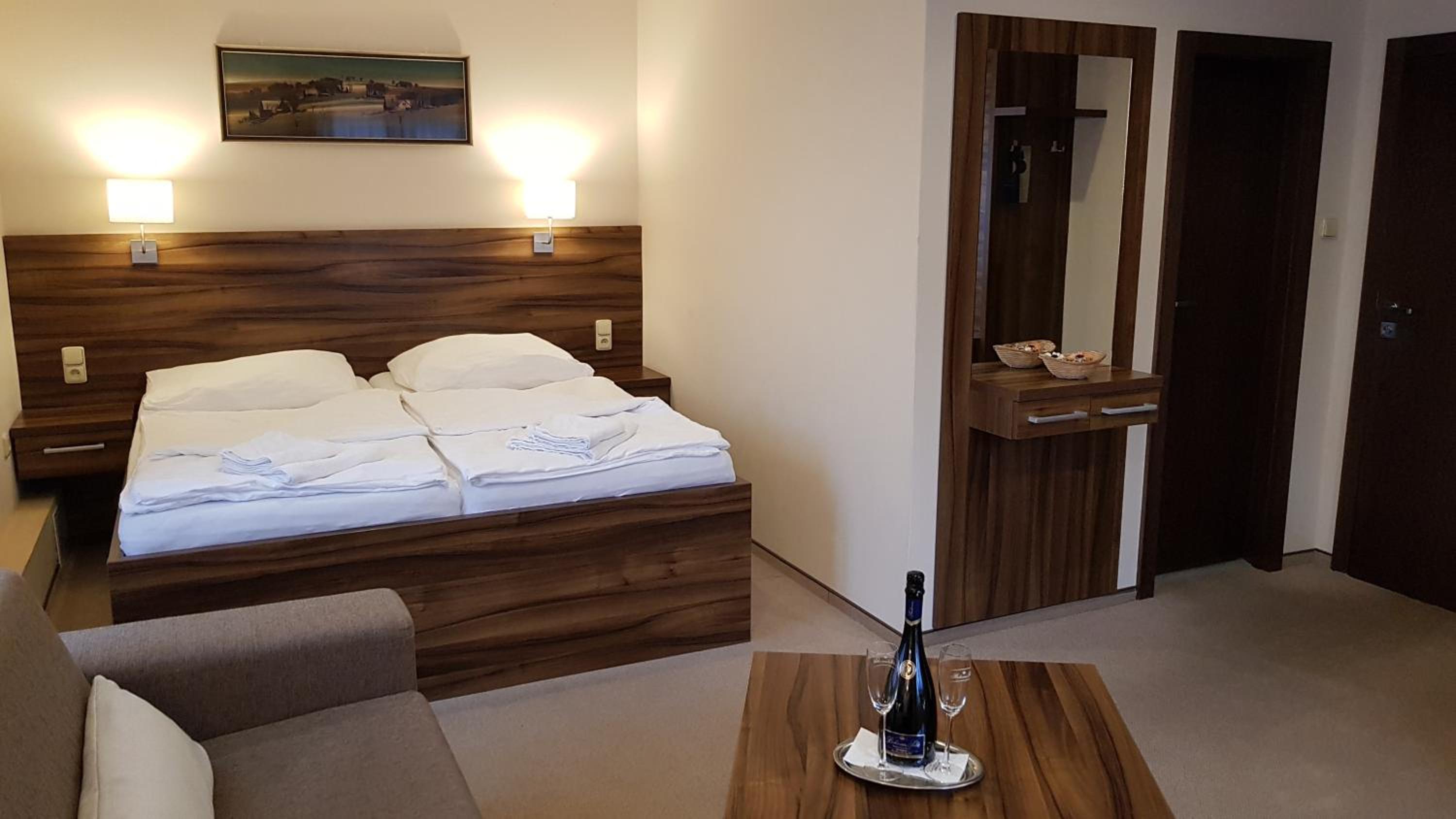 Deluxe Double Room with Extra Bed - Photo 6