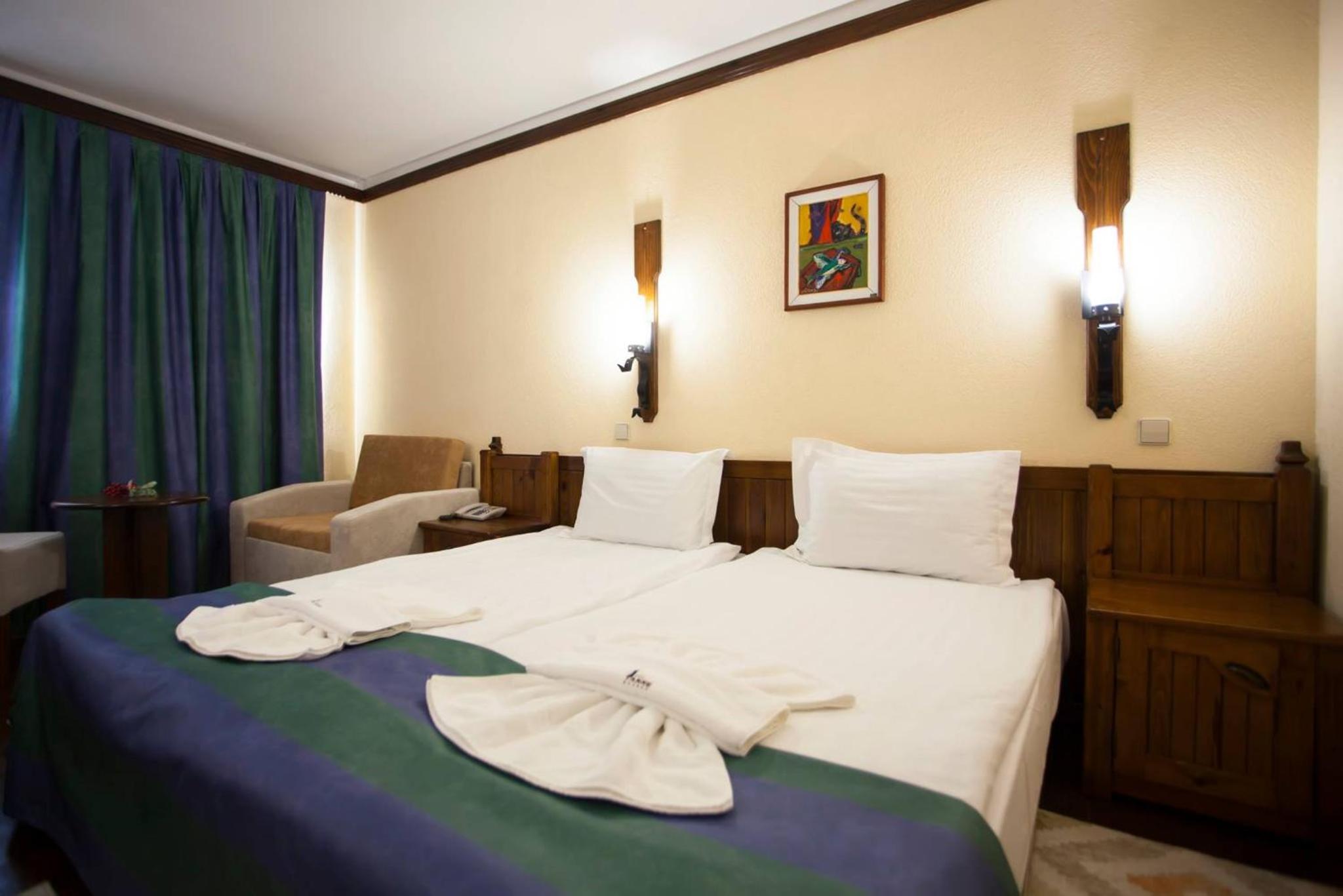 Double Room (2 Adults + 1 Child)
