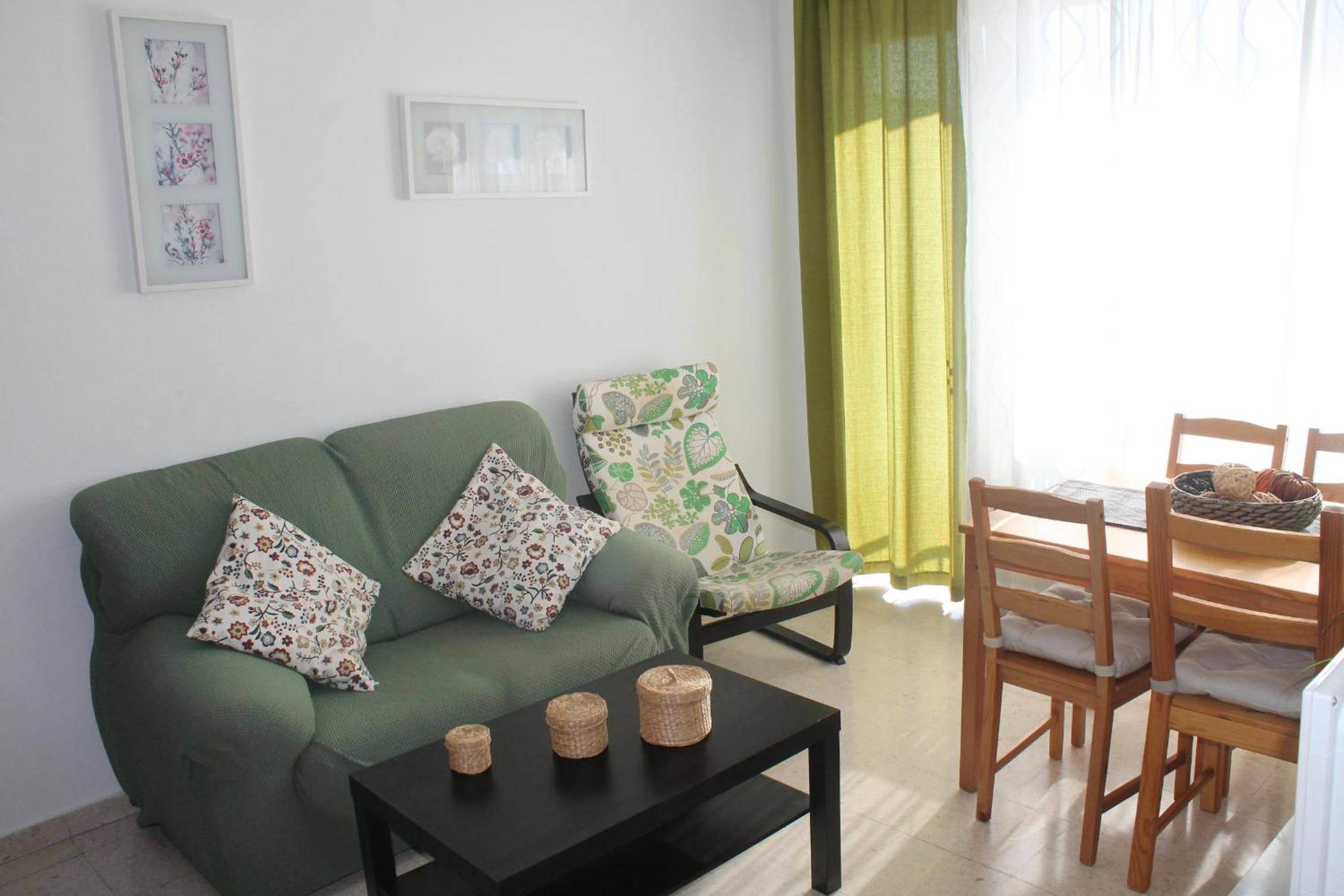 Apartamento de tres habitaciones con vista al mar