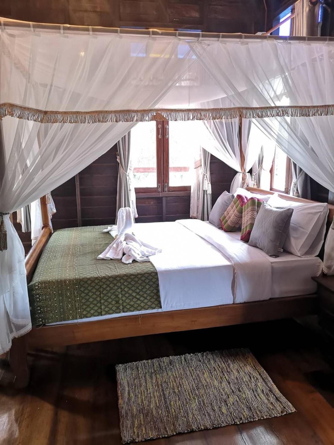 Double Room with Spa Bath photo 3