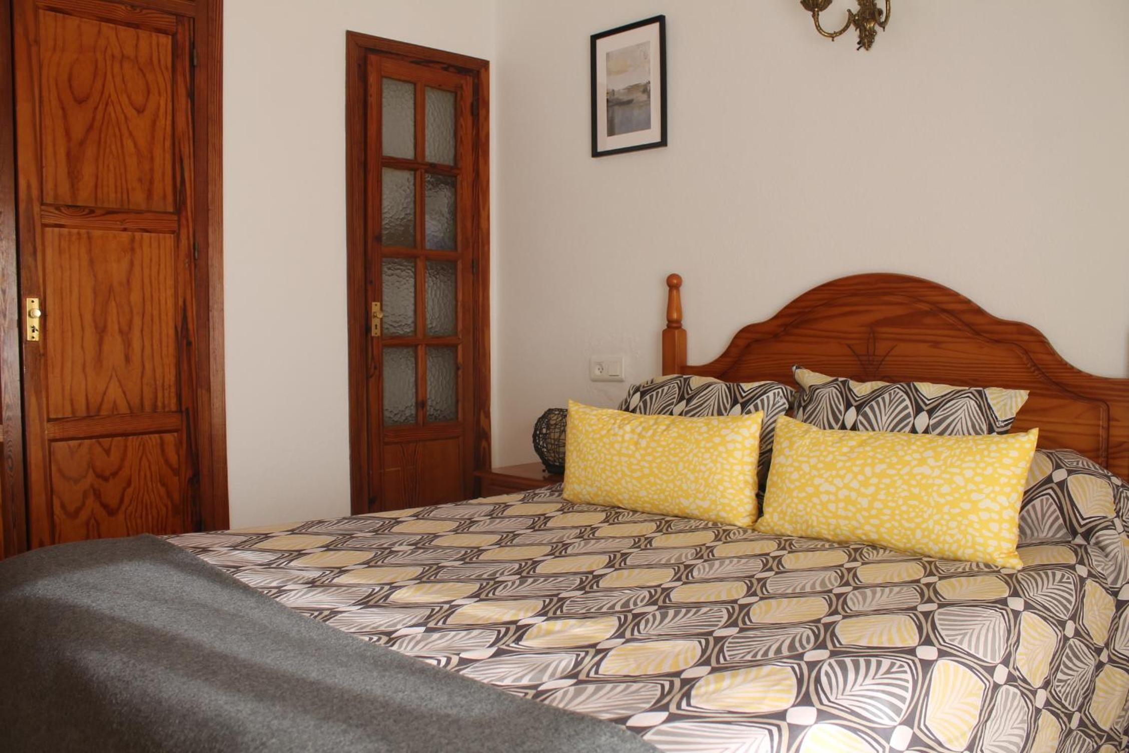 Two-Bedroom Apartment (2-4 Adults) - Photo 2