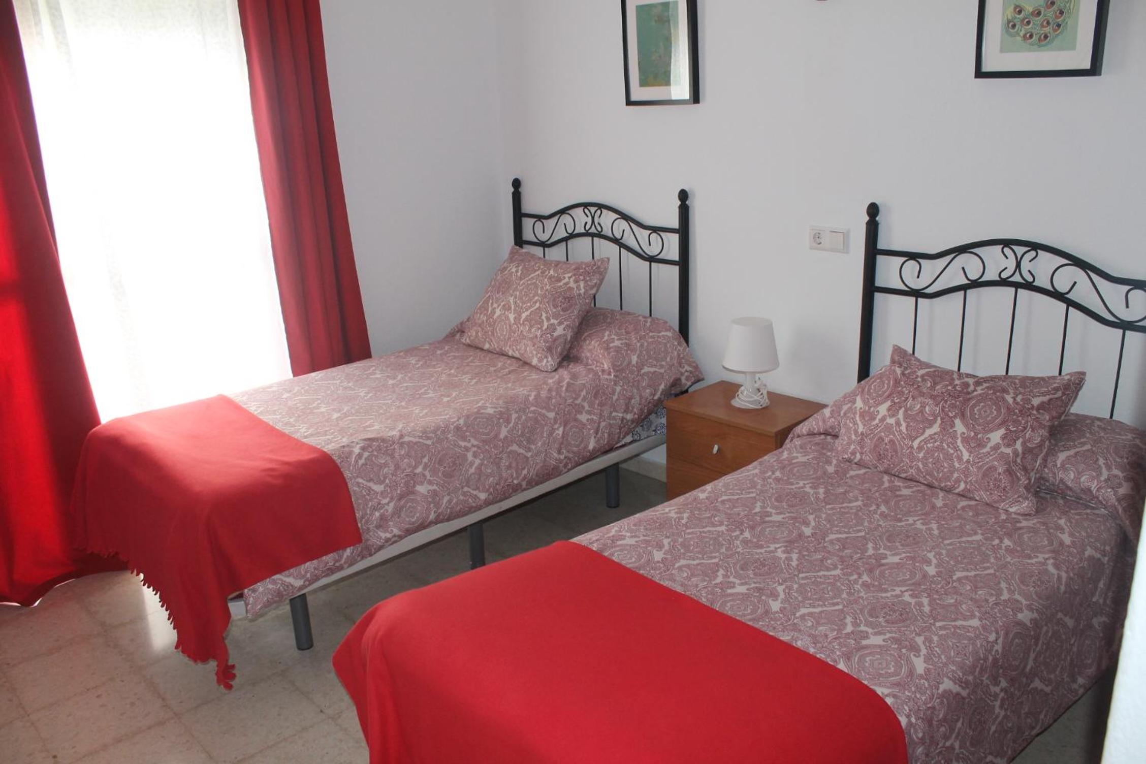 Two-Bedroom Apartment (2-4 Adults) - Photo 3
