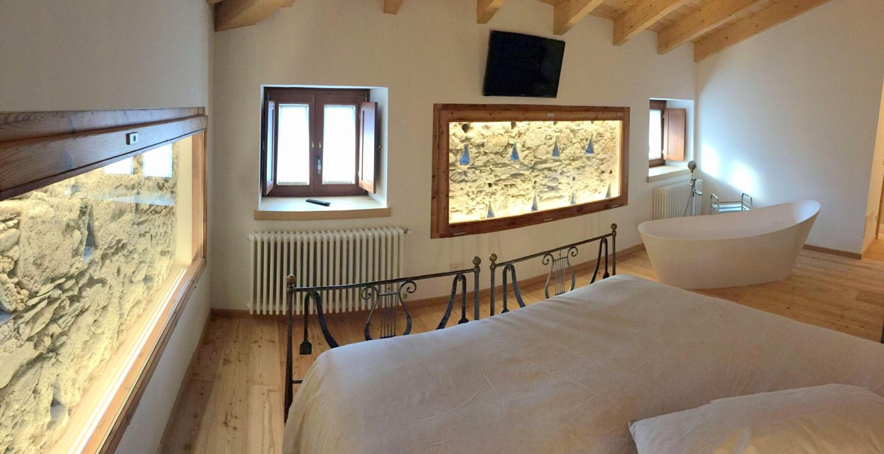 Deluxe Suite - Photo 3