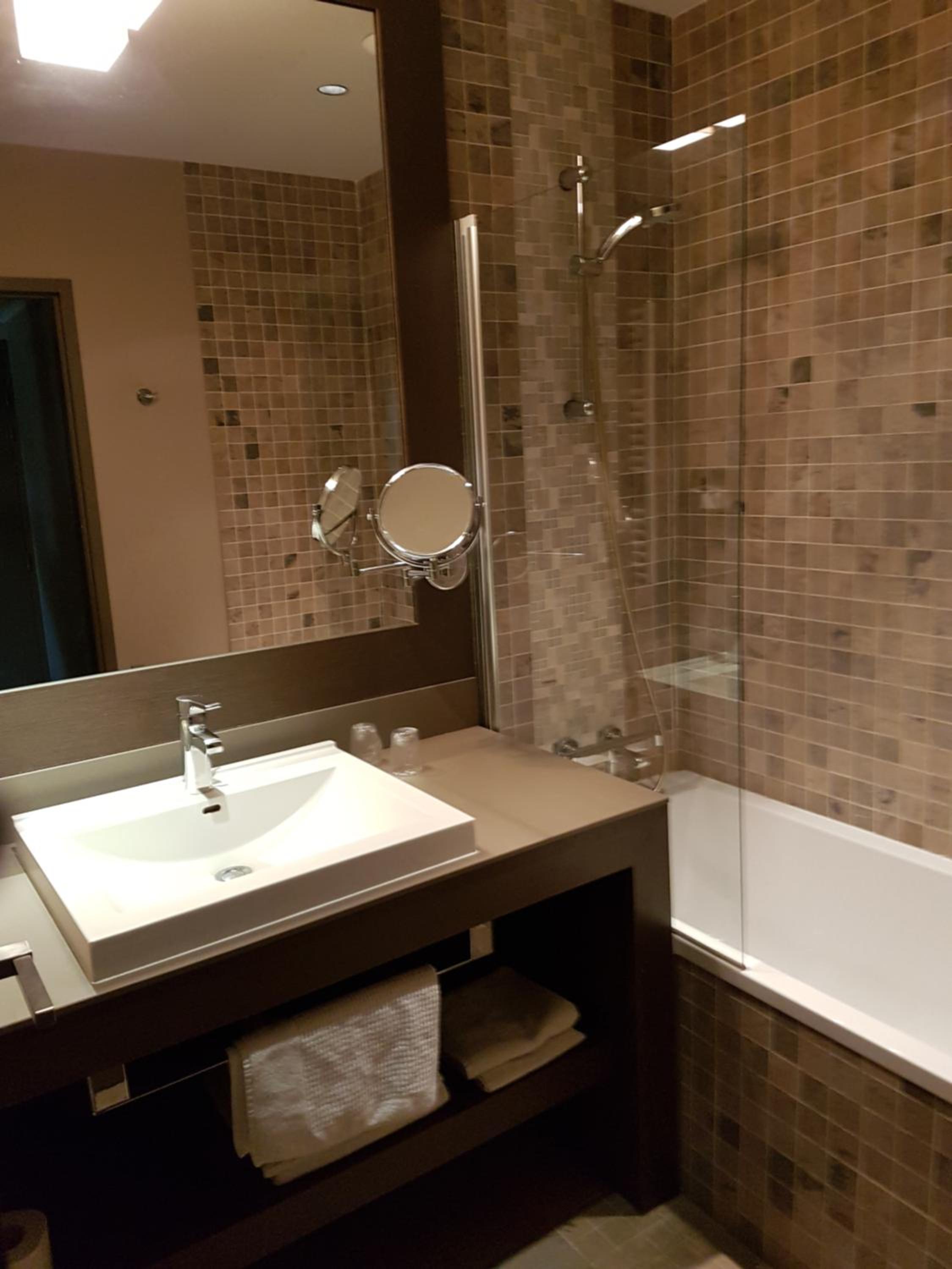 Deluxe double or twin room