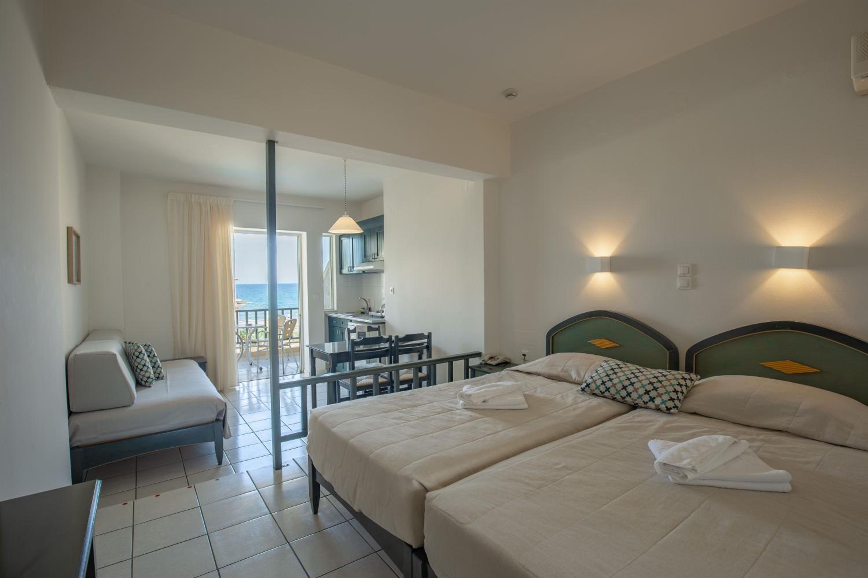 Superior Studio with Sea View and Balcony - Photo 1
